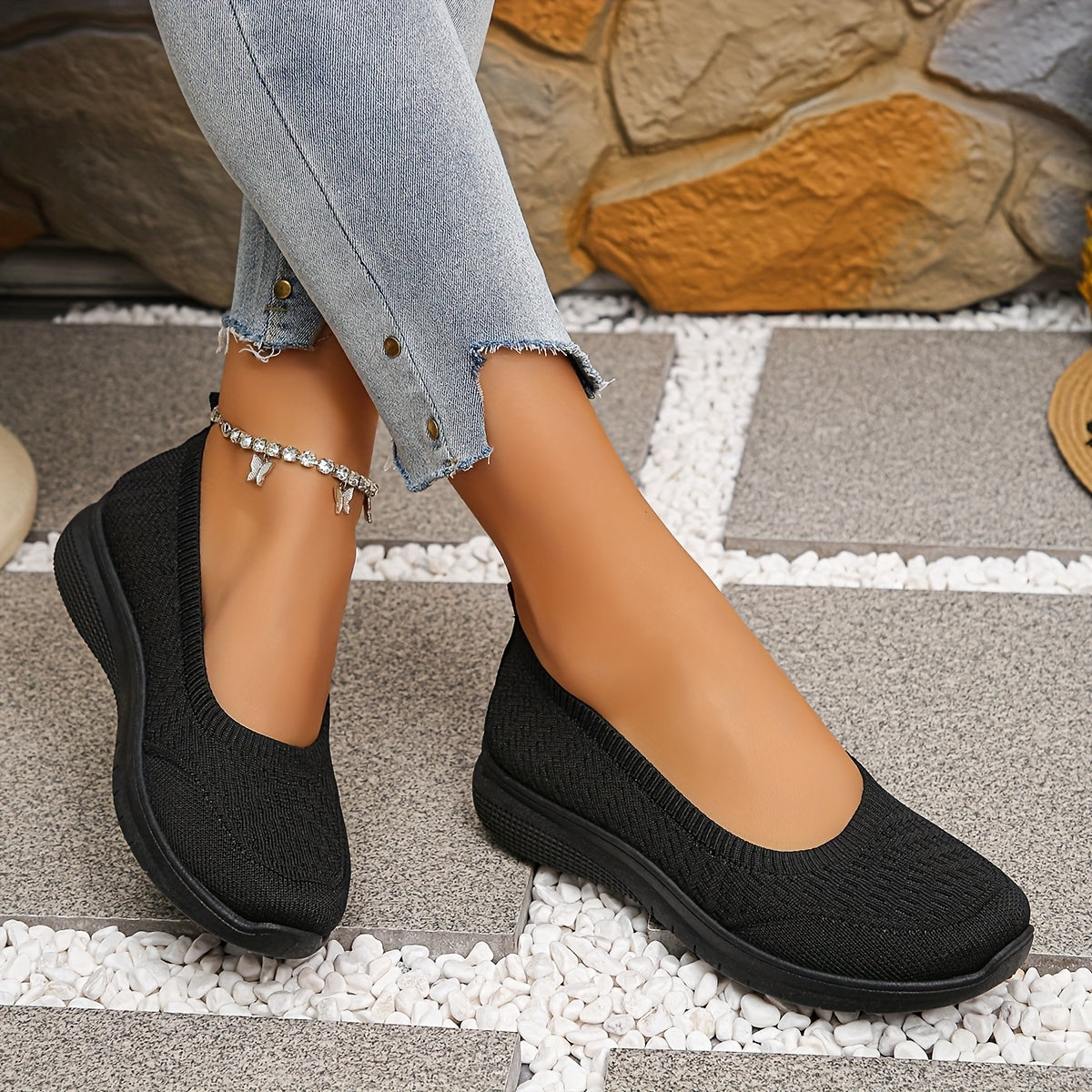 Ayollar uchun Slip-On sport poyabzali nafas oluvchi mato tekis anti-slip taglik butun kun davomida qulaylik