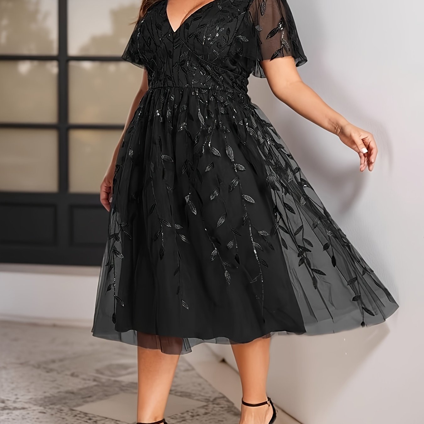 Vestido de talla grande con escote en V, mangas cortas y falda de tul, azul claro para eventos formales