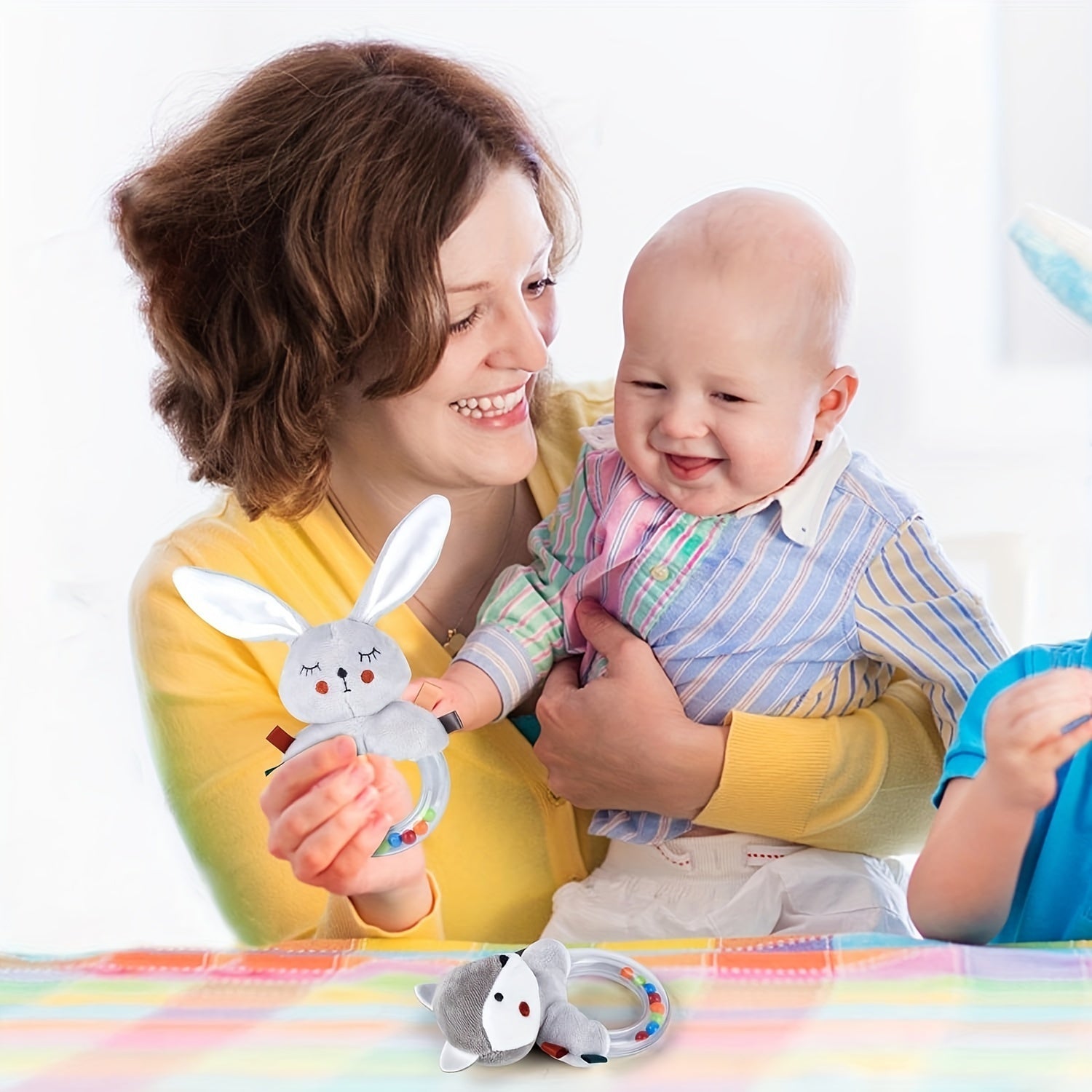 Baby Rattles Soft Hand Bell Grip Rocking Bed Squeaky Baby Rattle for Newborns 0-12 Months