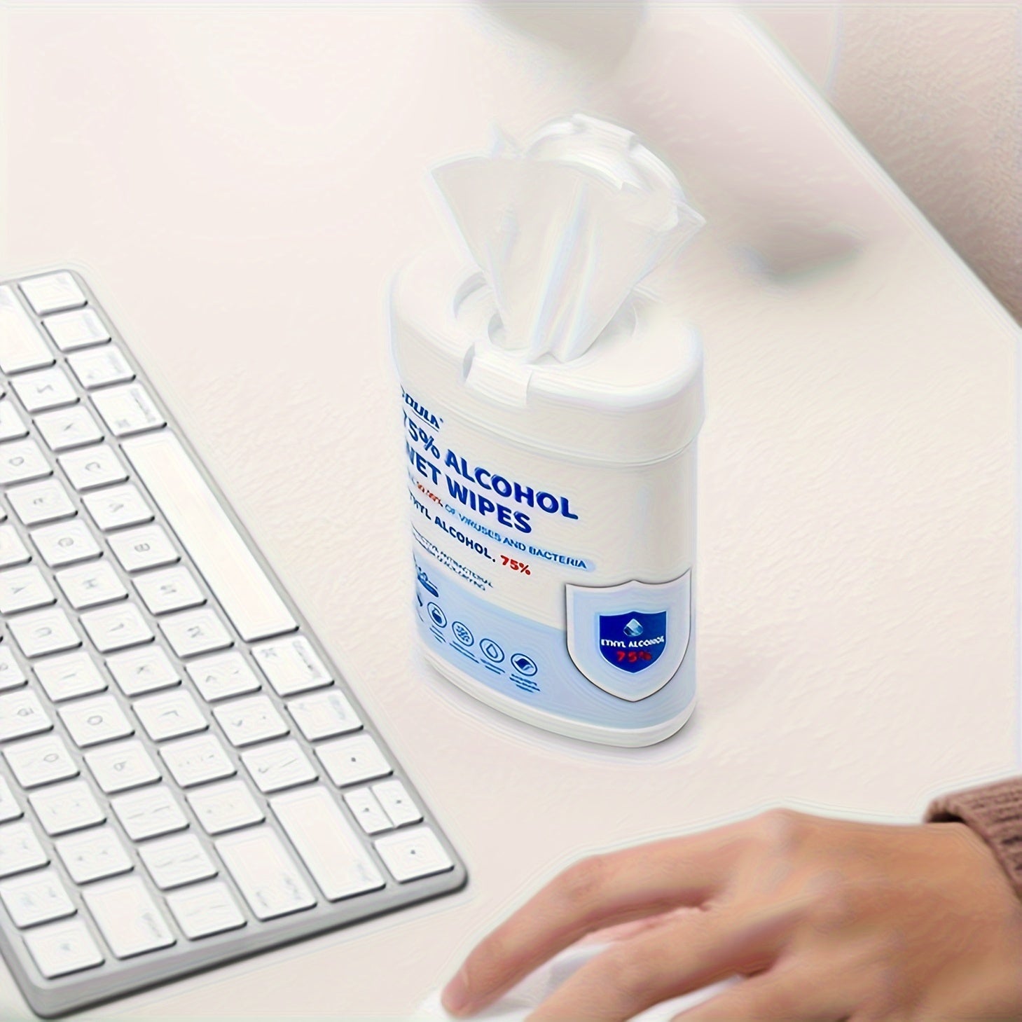 75% alkogolni o'z ichiga olgan dezinfektsiyalovchi matolar, 50 dona - Uyda va ochiq havoda foydalanish uchun mos, elektronika, zargarlik buyumlari, mebel va avtomobil o'rindiqlarini tozalash uchun ajoyib.