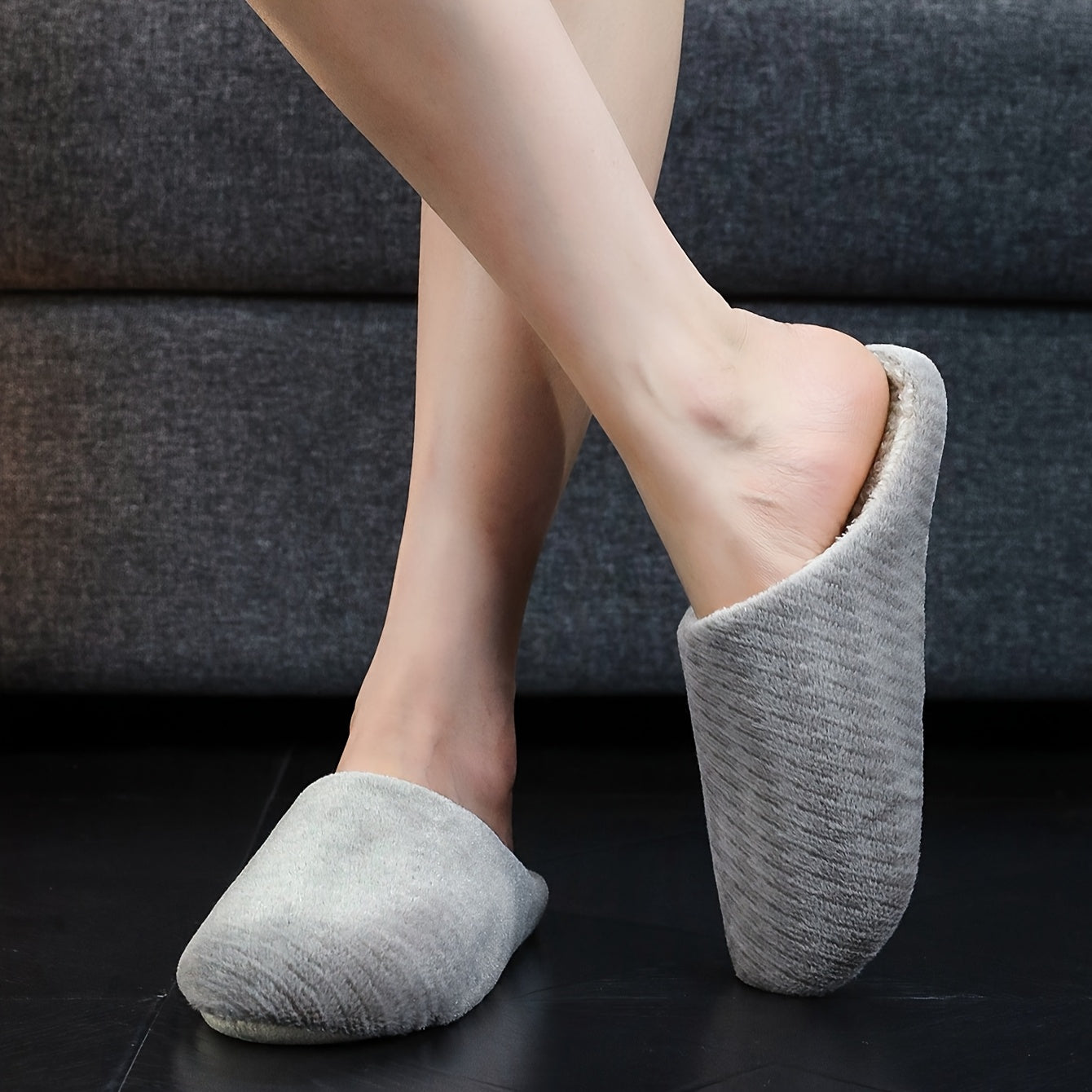 Ayollar uchun mo'ljallangan yumshoq satindan tayyorlangan maktab poyabzali, ichki uy uchun yengil va qulay