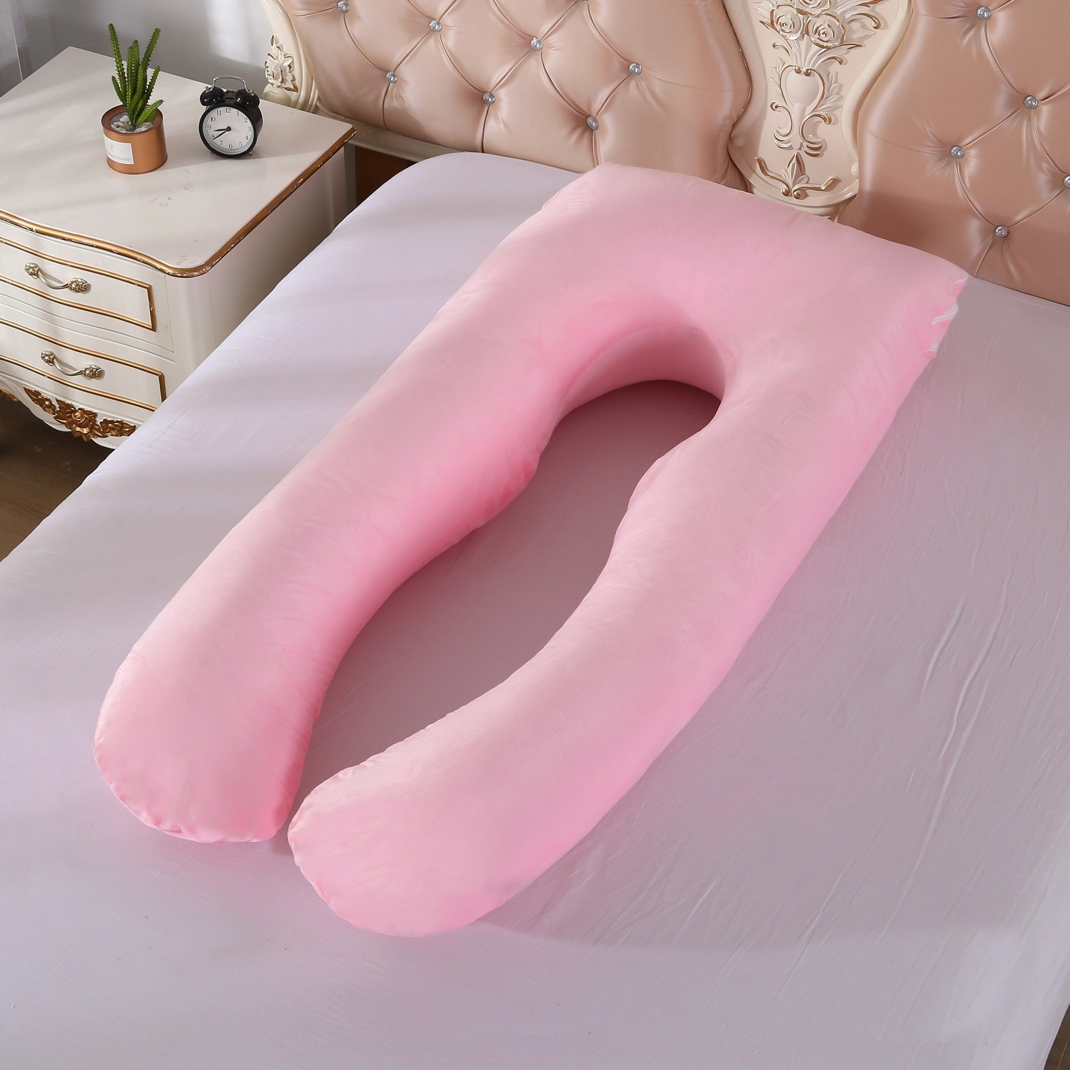 Homiladorlik yostiq to'plami 1 dona U-shaklidagi yostiqni o'z ichiga oladi, u olib tashlanadigan va yuviladigan qopqoq bilan birga keladi. Ushbu katta yostiq bel yostig'i sifatida ham ishlatilishi mumkin.