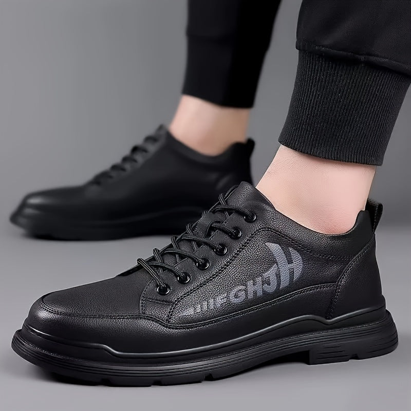 Erkaklar uchun suv o'tkazmaydigan, zamonaviy va ifloslanishga qarshi bo'lgan, har mavsumga mos keladigan shoelari bog'ichli bo'yniga ega.