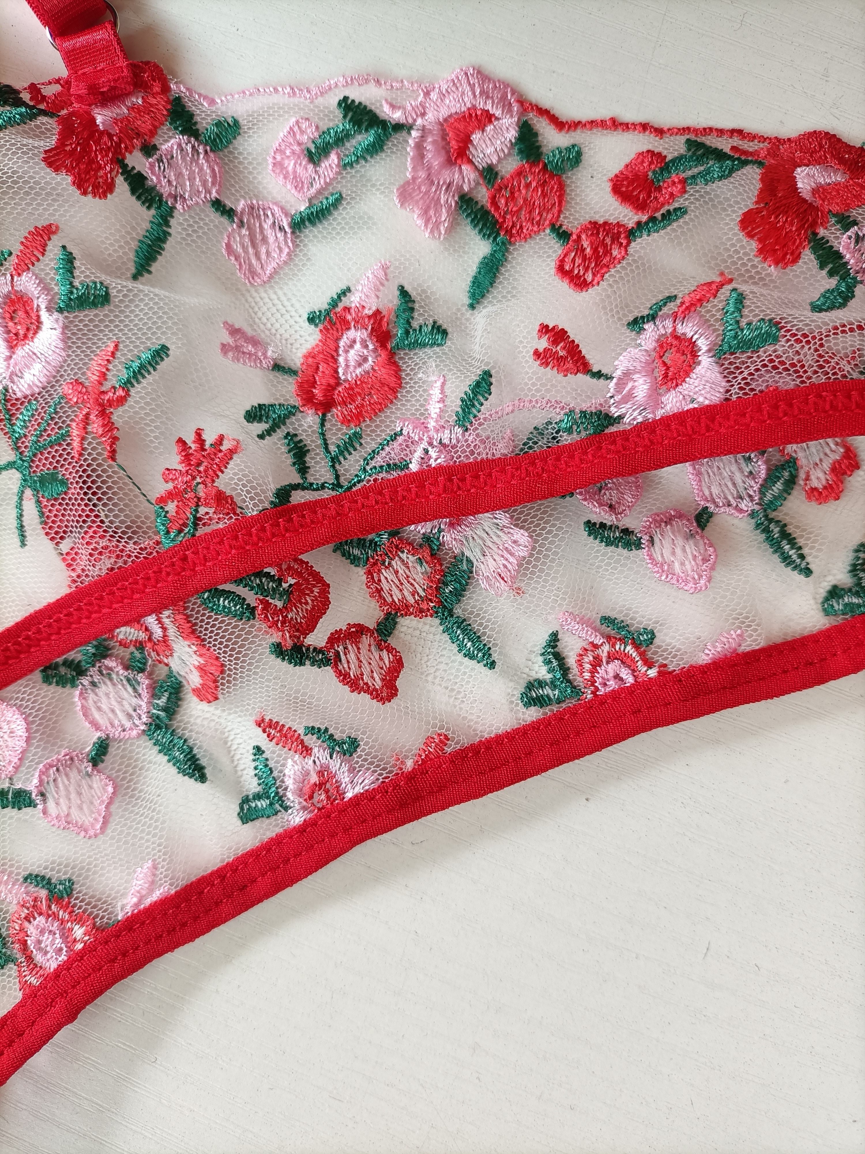 Jozibali dantelli thong ichki kiyim, shaffof to'r va tikuvli tafsilotlar bilan, kattalar uchun intim kiyim uchun 95% polyester va 5% elastan to'qilgan matodan tayyorlangan.