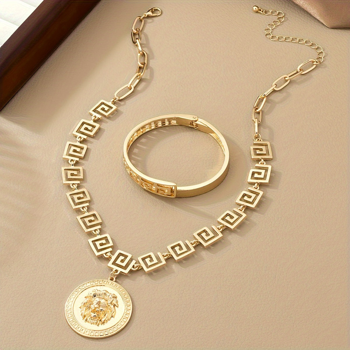 Seductive Jewelry Set with Zinc Alloy Bracelet and Necklace for Women