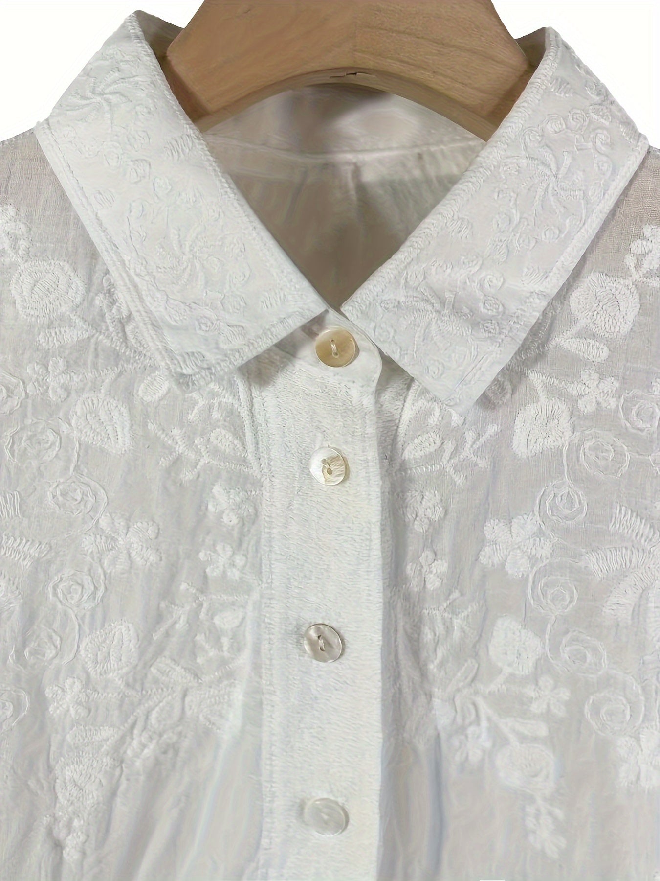 Ayollar uchun fransuz vintage uslubidagi uzun yengli to'qilgan bluzka, bahor va kuz uchun ko'p funksiyali. Tugmachali oq shaffof dantel tafsilotlari bilan keng va qulay dizayn.