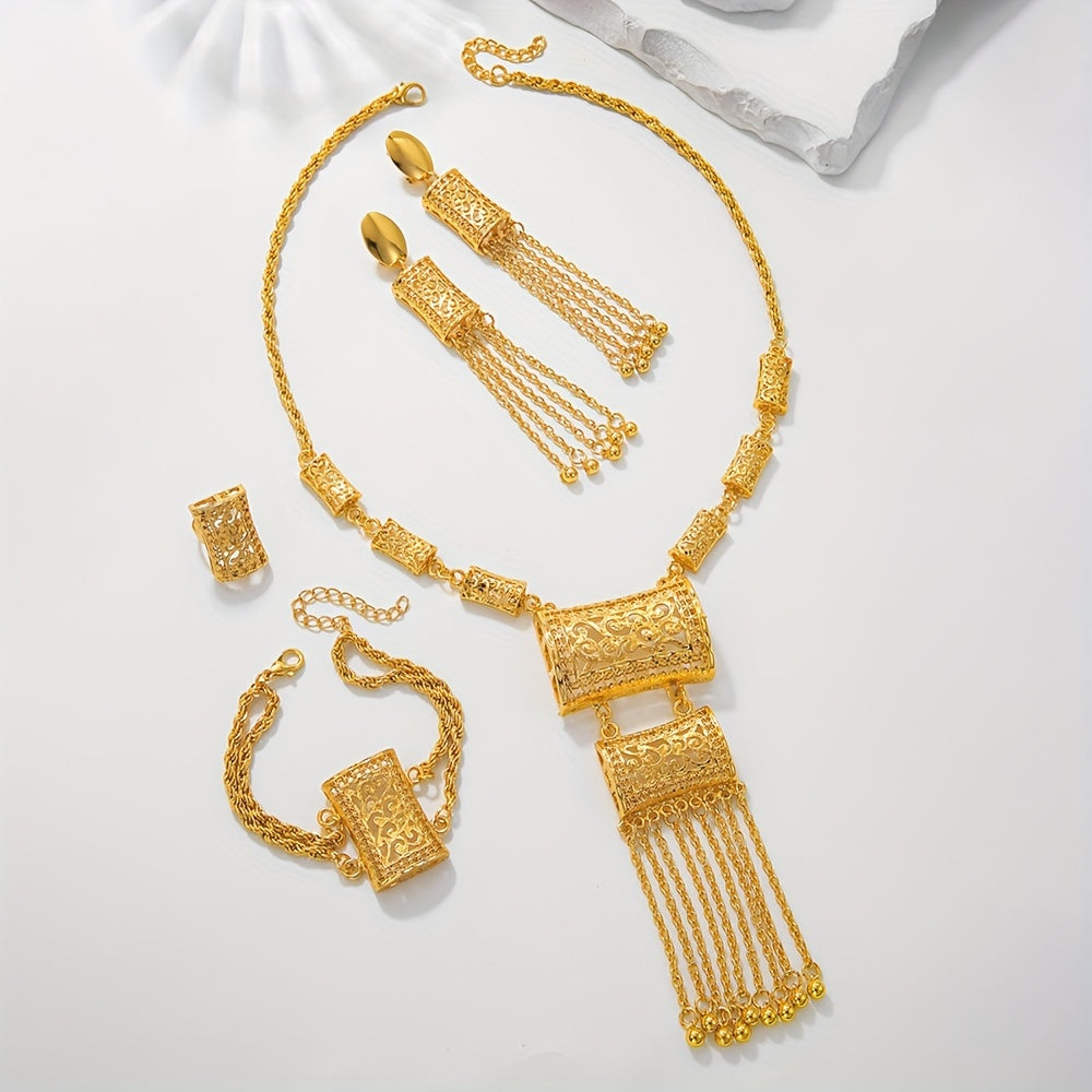 An'anaviy kelin zargarlik to'plami 5 dona: uzuk, marjon, bilaguzuk, taqinchoq. Har kuni kiyimlarga mos keladigan klassik bo'sh gul dizayni bilan qoplangan.