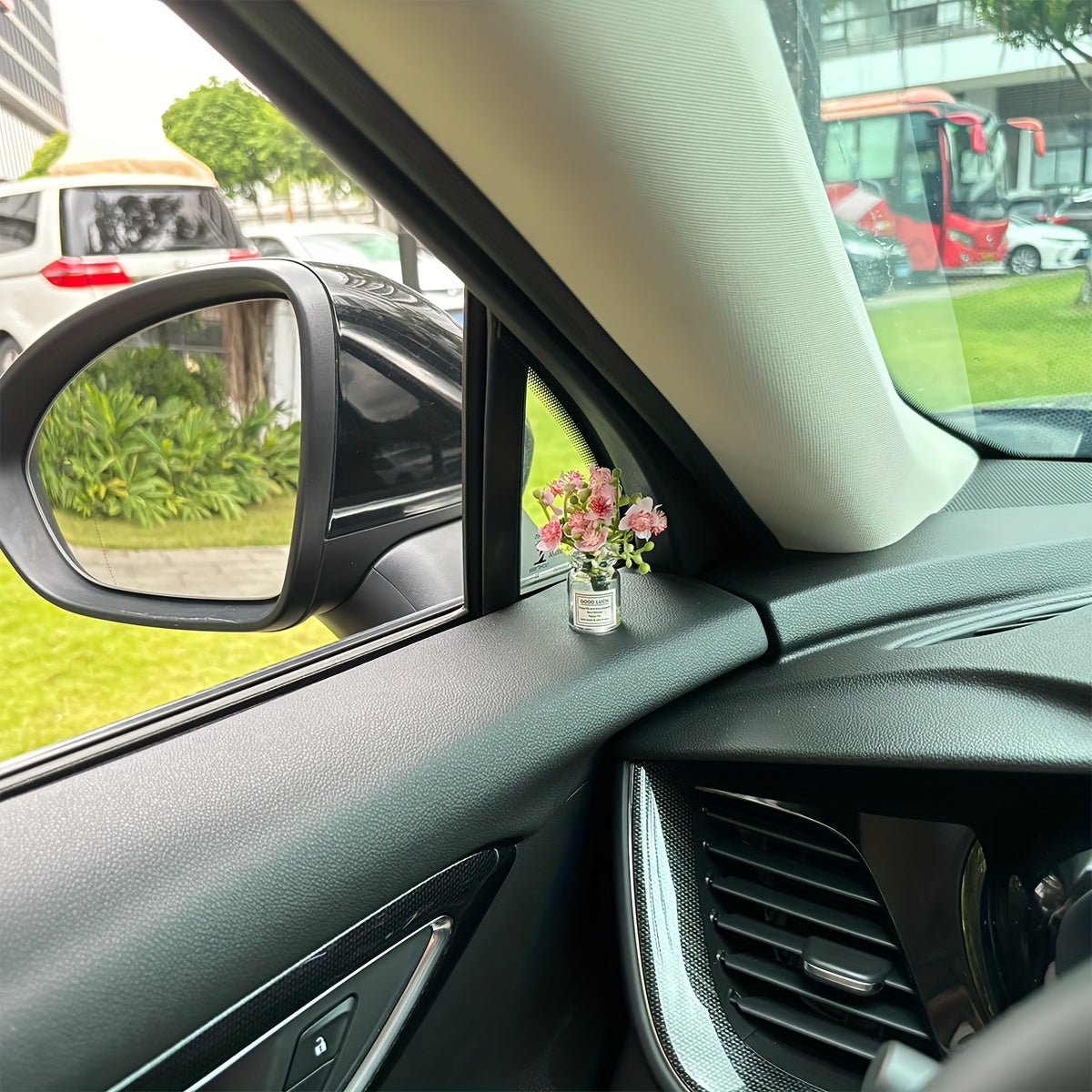 Mini White Flower Arrangement in Glass Vase Car Dashboard Decoration Plastic Ornament