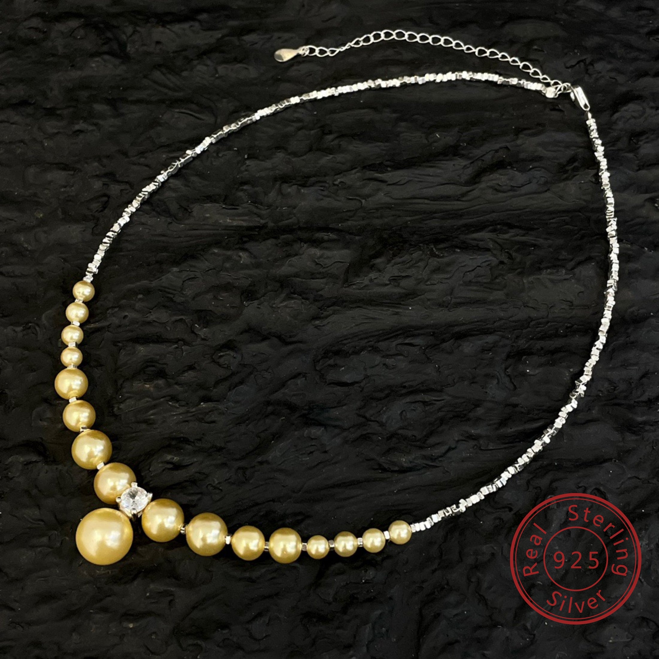 Qo'l bilan tayyorlangan original dizaynli marjon, zirkoniya qobig'i marjon va 925 sterling kumushda sozlanadigan zanjir, nafis vintage hashamatli sviter zanjiri. Sevimlilarga sovg'a berish uchun mukammal bo'lgan ko'p qirrali minimalist kundalik taqinchoq.