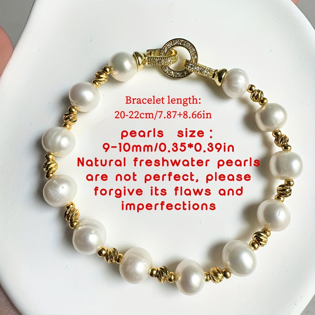 Vintage uslubidagi bilaguzuk, hashamatli tabiiy shirin marvaridlar bilan tayyorlangan - to'ylar, festival va maxsus tadbirlar uchun ideal. Ajoyib dizayni bilan go'zal qo'l mehnati, darhol kiyish uchun tayyor, nafis sovg'a qutisida taqdim etilgan.