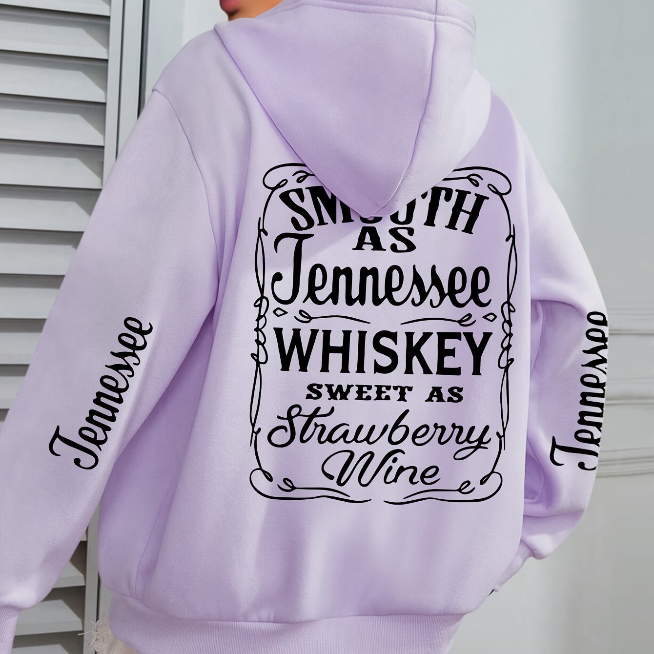 Женский бежевый худи больших размеров с графикой "Smooth as Tennessee Whiskey" — повседневный свитшот с бахромой