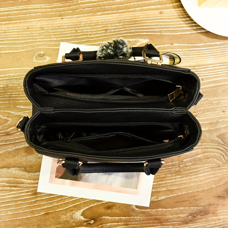 Bolso cruzado acolchado negro para mujer con correa desmontable y colgante de bola