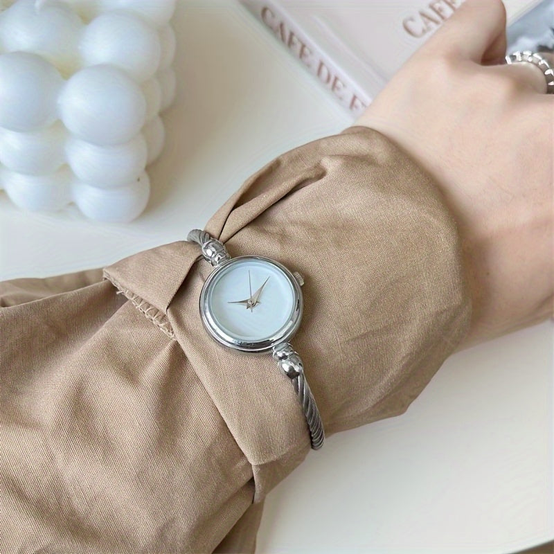 Ladies' Stylish Leather Bracelet Watch with Unique and Luxurious Design