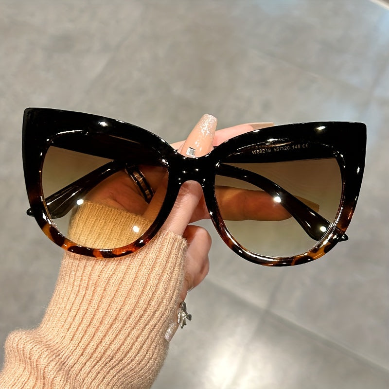 Women’s Leopard Pattern Gradient Lens Sun Shades Large Cat Eye Frame for Beach and Vacation