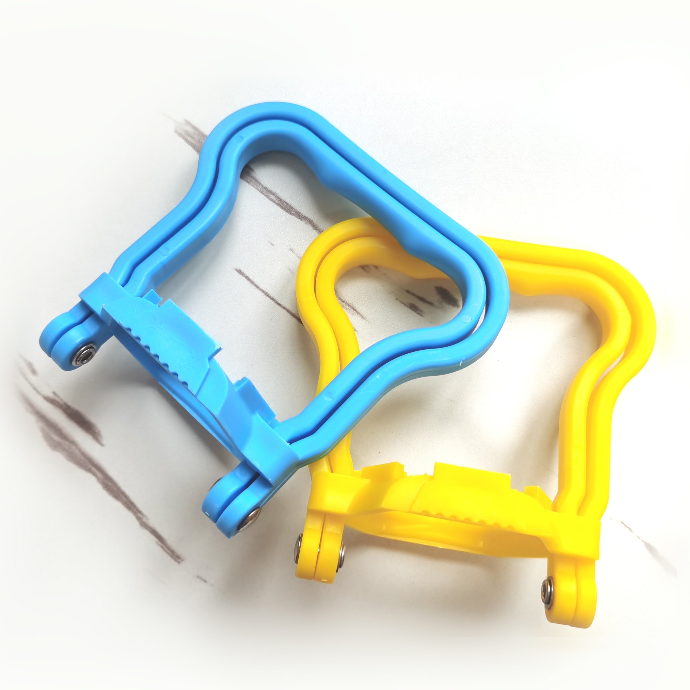 Durable Plastic Water Bucket Lifter with Foldable Handle for Indoor Camping Refrigerator Office