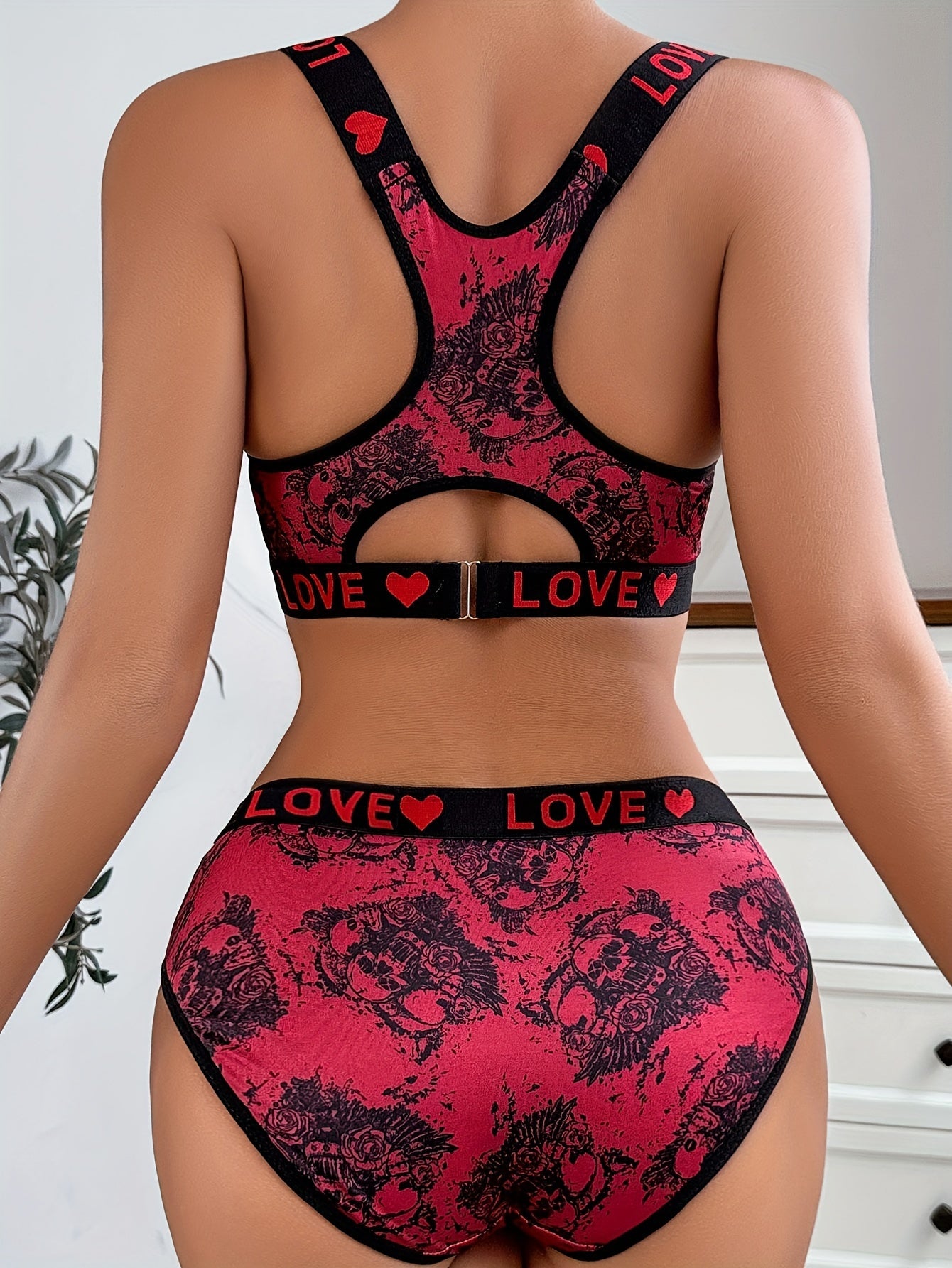 Women’s Sports Lingerie Set Heart Print Medium Support Knit Fabric