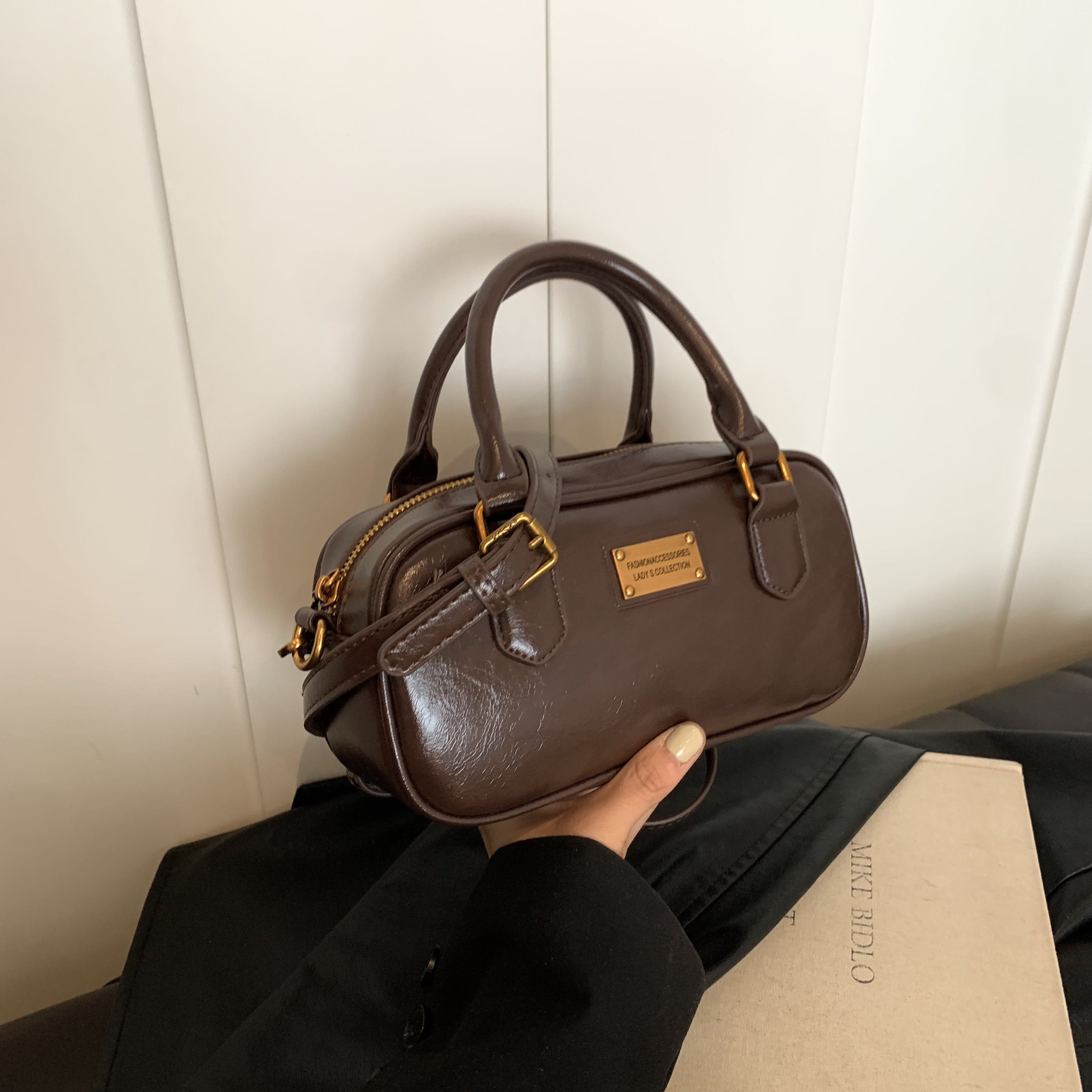 Ayollar uchun Chic va Minimalist Boston sumkasi, ajratiladigan belbog' bilan, zip yopilishi va bir nechta ranglarda polyester astar.