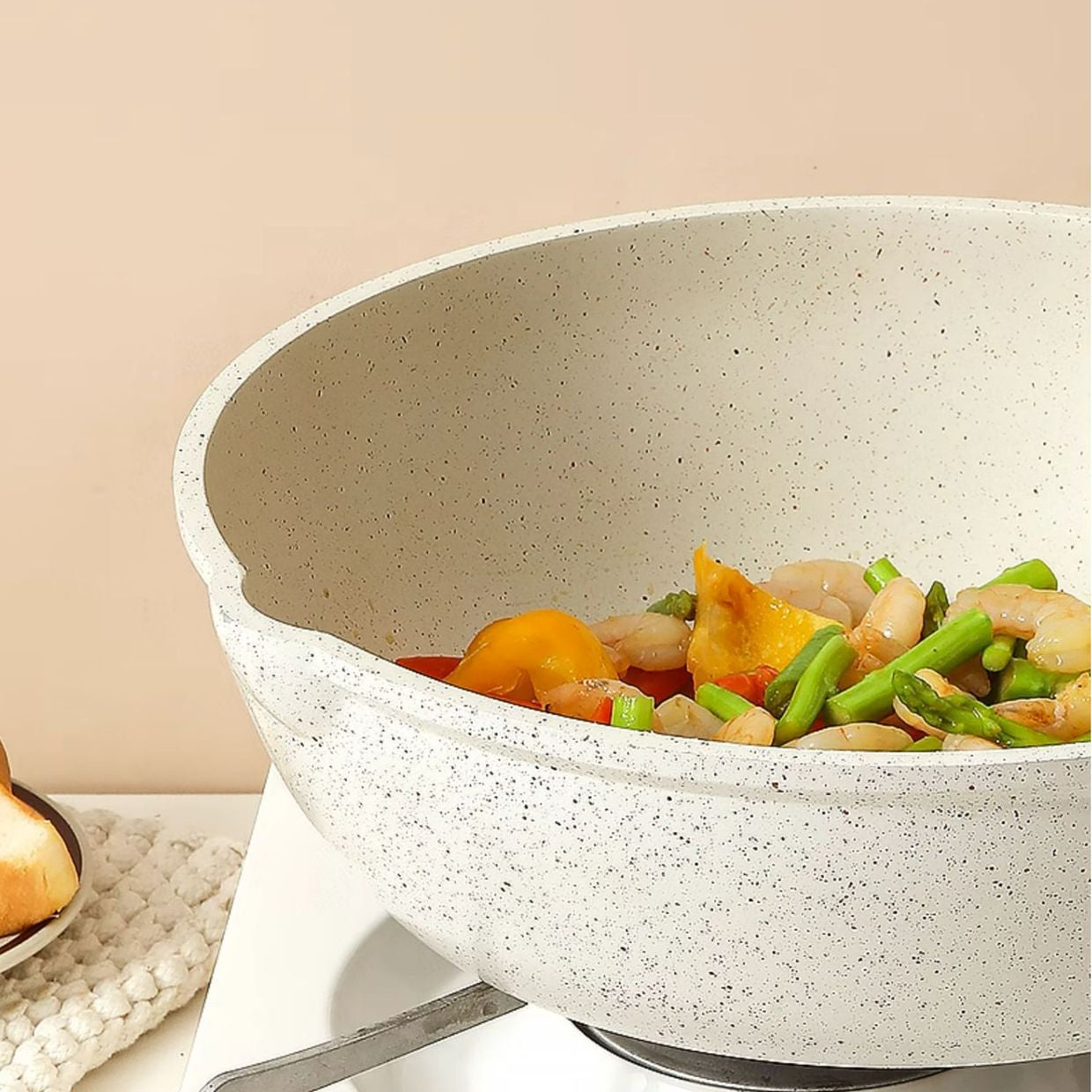 Qopqoq bilan mustahkam alyuminiy qozon, ko'p maqsadli sho'rva qozoni, bug'lash va qaynatish qozoni, sabzavotlar uchun qovurish qozoni, uyda foydalanish uchun sut qozoni, oshpazlik uchun zamonaviy dizayn.