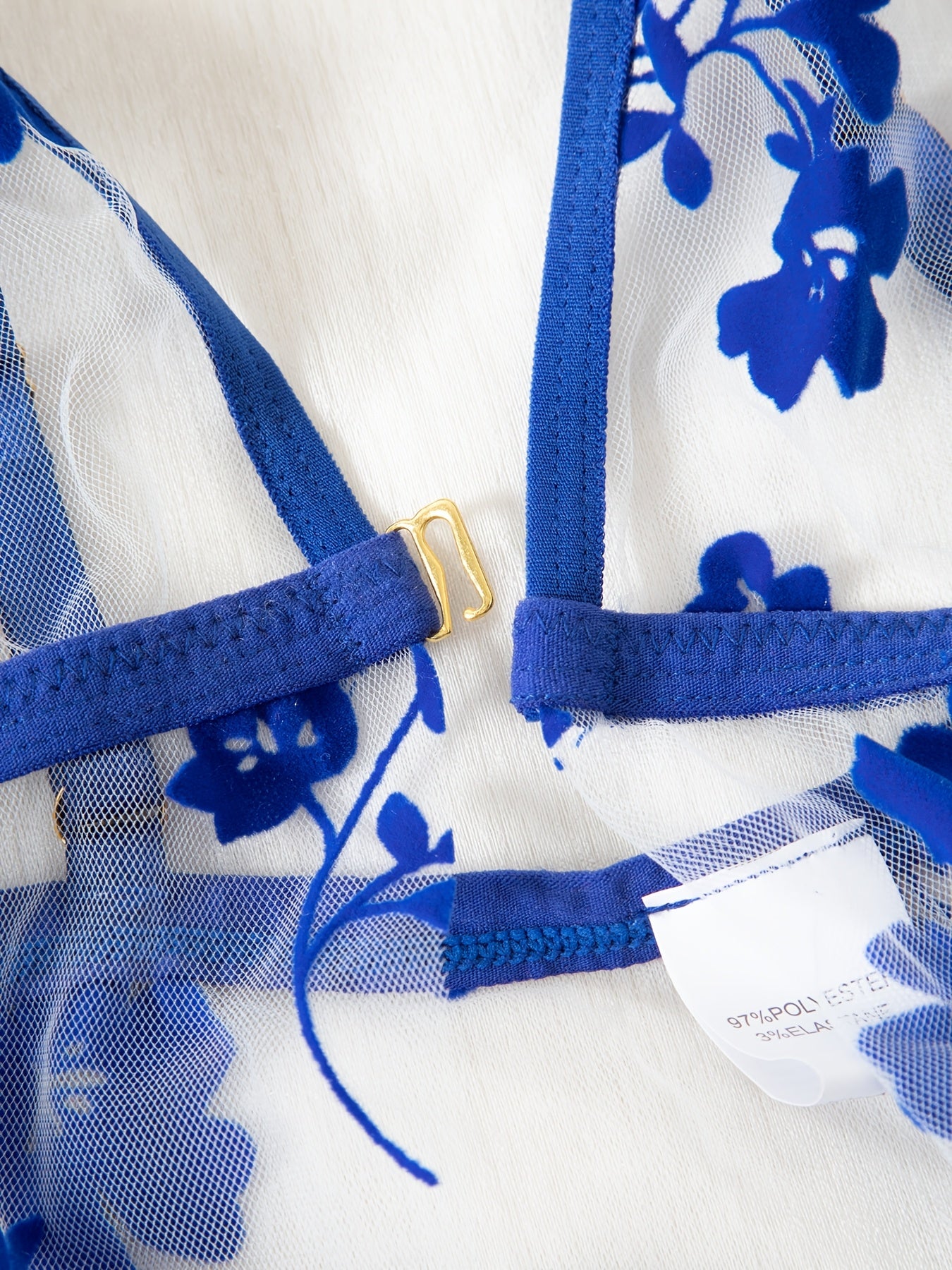 Plus o'lchamli ayollar uchun gul naqshli tarmoq uyqu kiyimlari to'plami kontrast tafsilotlar bilan