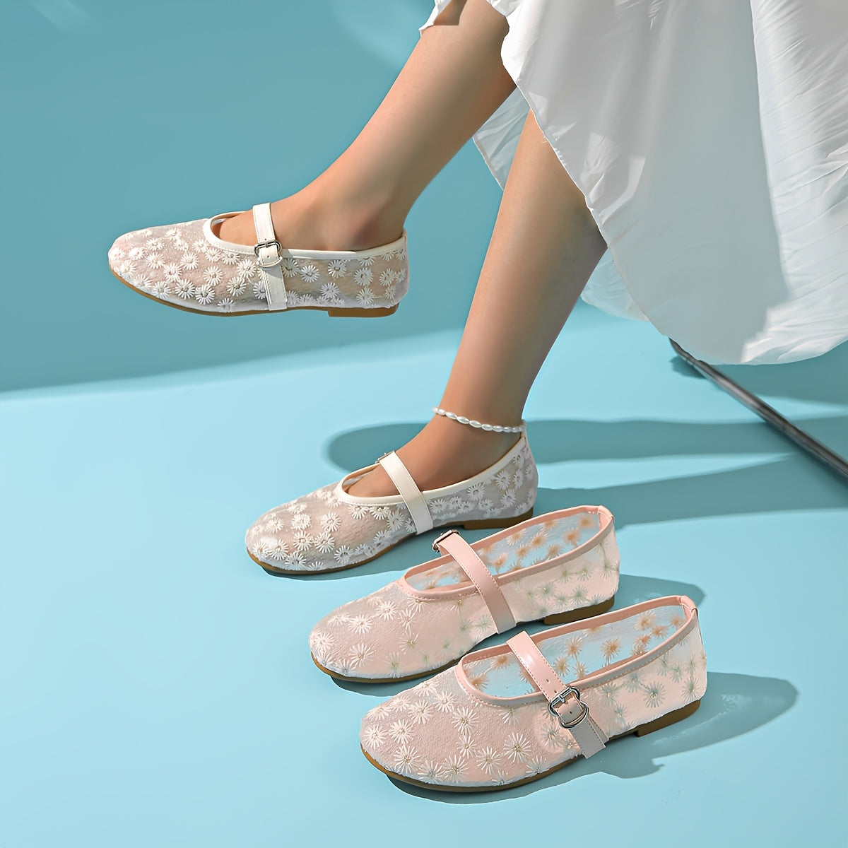 Bailarinas de malla transpirable para mujer con correa ajustable  
Zapatos casuales ligeros para todas las estaciones, bordado en blanco y rosa