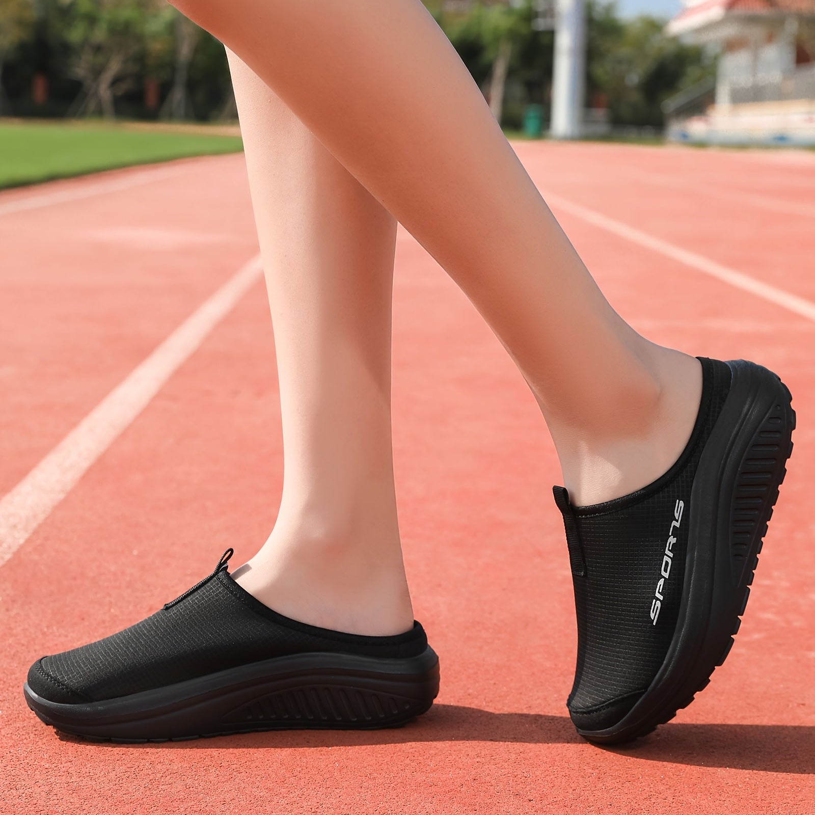 Ayollar uchun nafas oladigan tarmoqli slip-on kundalik sport poyabzali, yengil va qulay