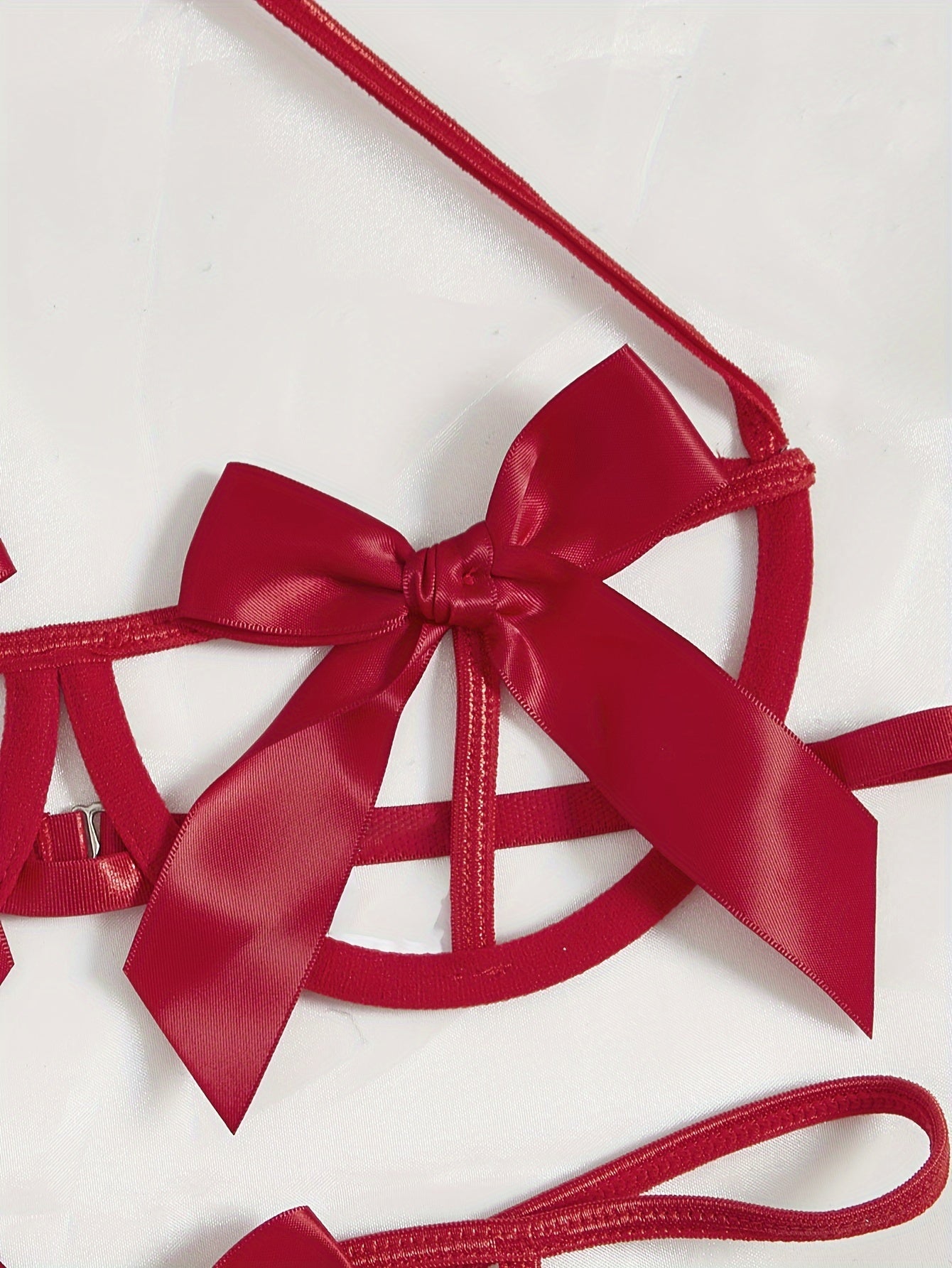 Jozibali Kamon Ichki Kiyim To'plami: Halter Brasi, Kesilgan Thong