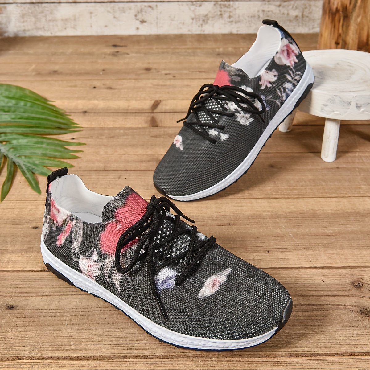 Ladies Casual Sports Shoes Breathable Fabric Low Top Slip-On Running Shoes