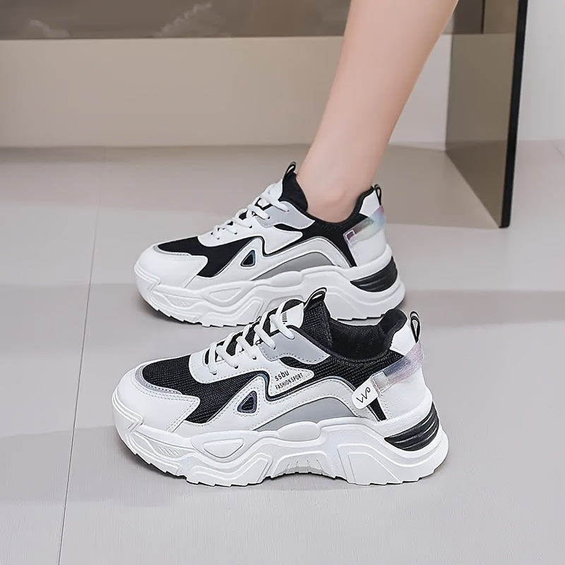 Ayollar uchun slip-on sport poyabzali, qalin platformali, yostiqlangan ichki qismi, qora va oq