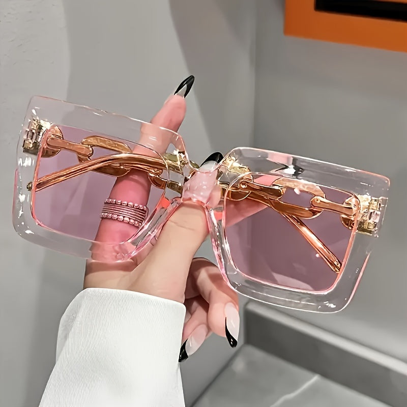 Ayollar uchun sport ko'zoynaklari, anti-reflektiv PC linzalar va mustahkam polikarbonat ramka bilan. Moda zanjir tafsilotlari va plastik bog'ichlar bilan, ta'til yoki plyaj partiyalari uchun mukammal.