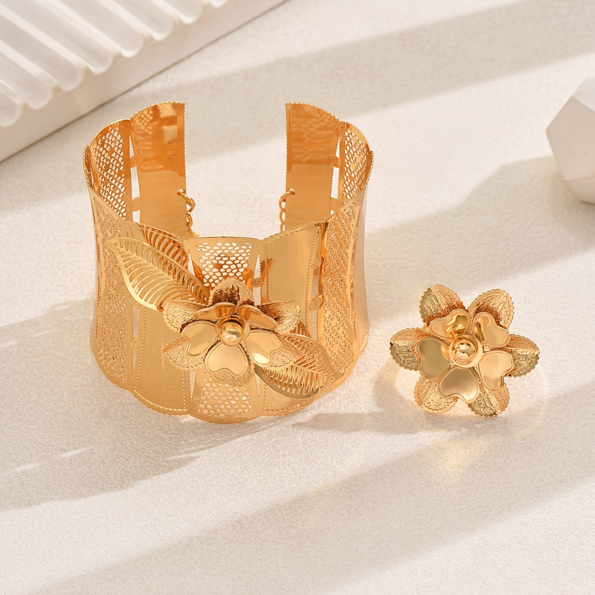 Conjunto de joyería floral para mujer con pulsera ancha y anillo ajustable