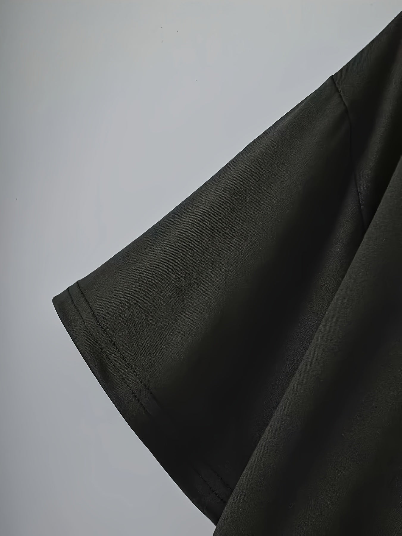 Women's Black Heart Pattern T-Shirt with Crew Neck Short Sleeves for Casual and Sporty Wear