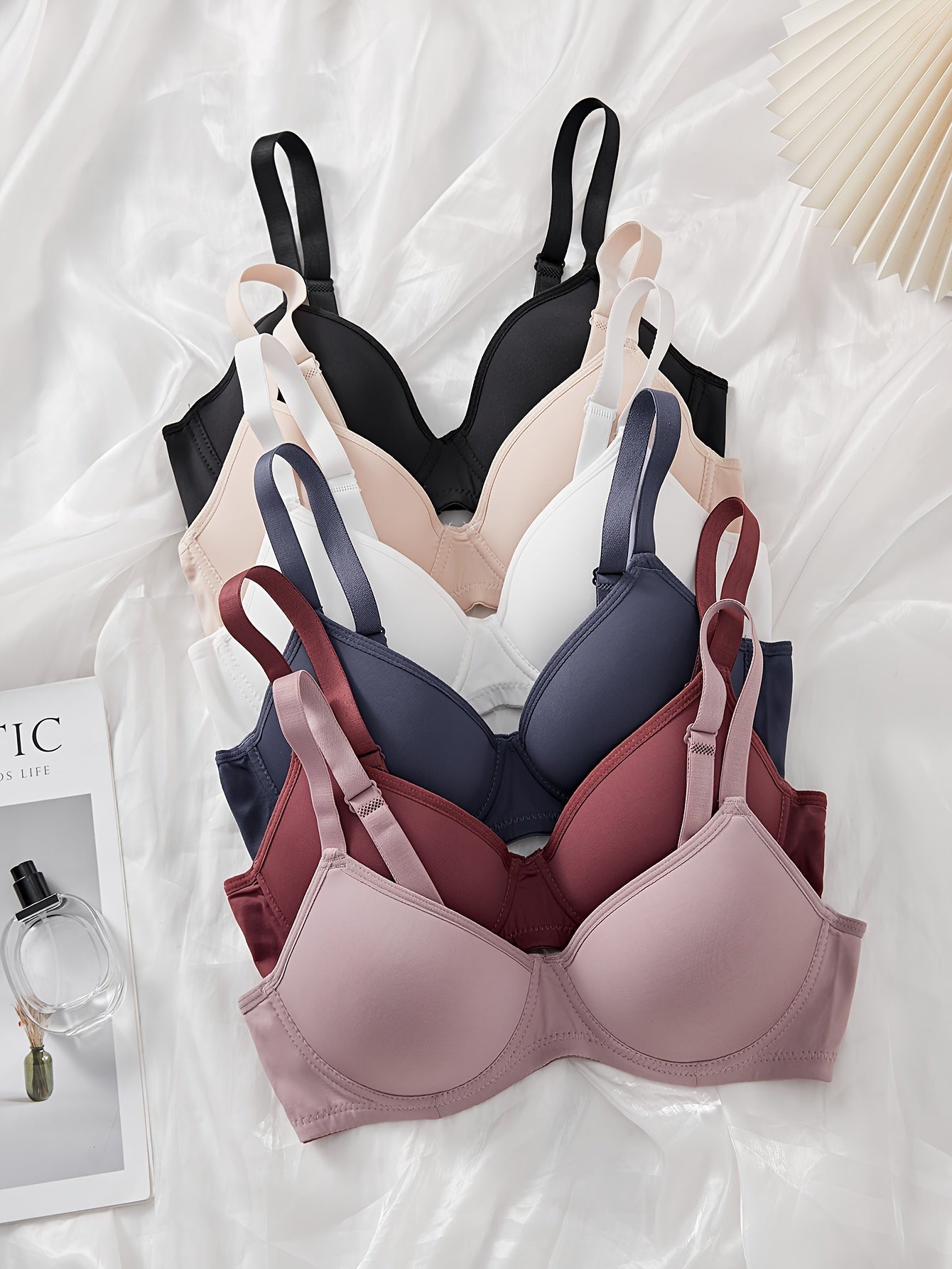 Yengil ko'k va bej rangda 6 ta vintage uslubidagi ayollar uchun push-up brass, yuqori qo'llab-quvvatlash, to'ldirilmagan, simli va yumshoq nylon va elastan aralashmasidan iborat. Qo'l bilan yuvish mumkin.