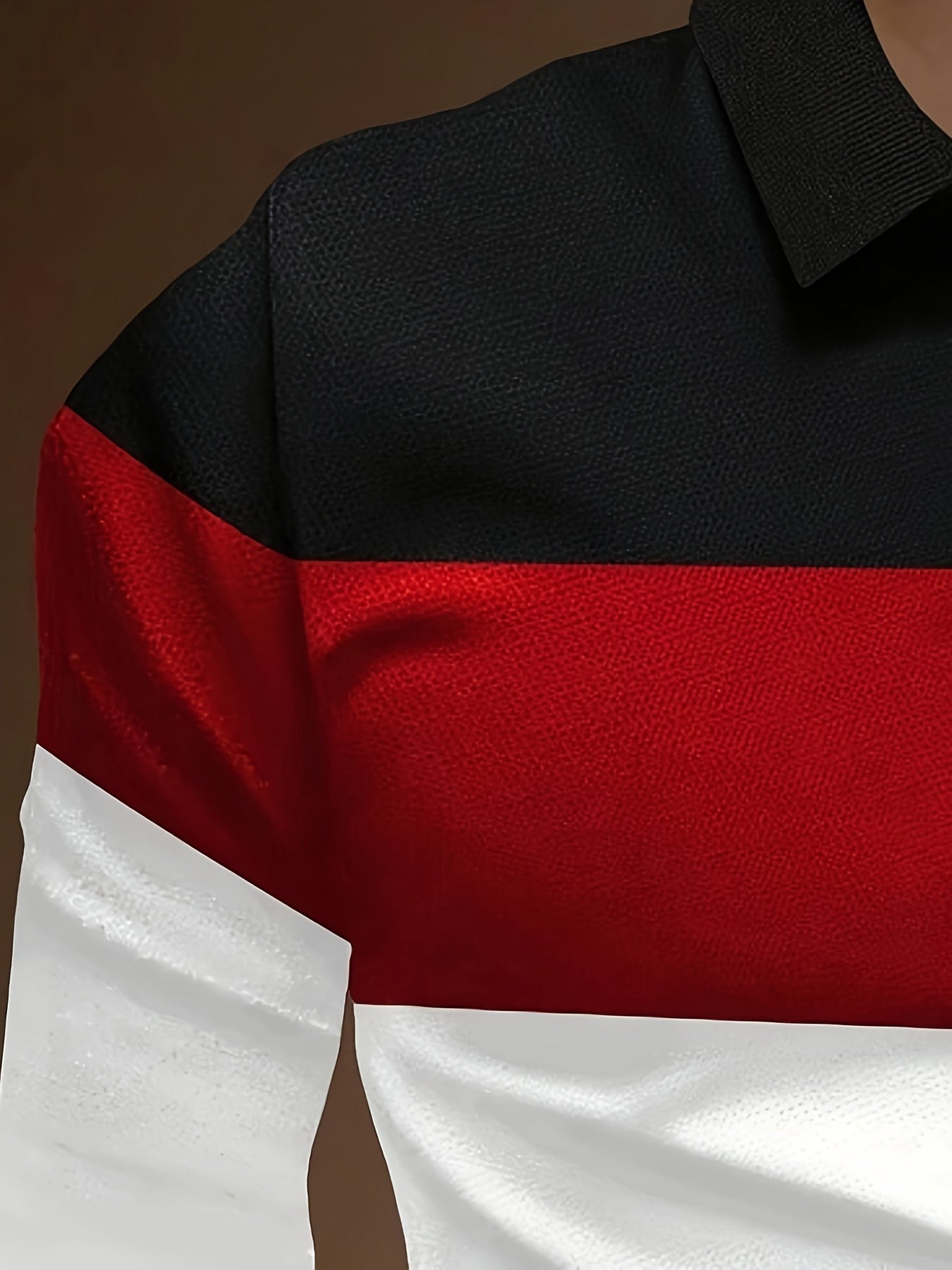 Erkaklar uchun rangli blokli chiziqli ko'ylak, golf va ochiq havoda faoliyatlar uchun mukammal, uzun yenglar va tugmachali yoqa bilan.