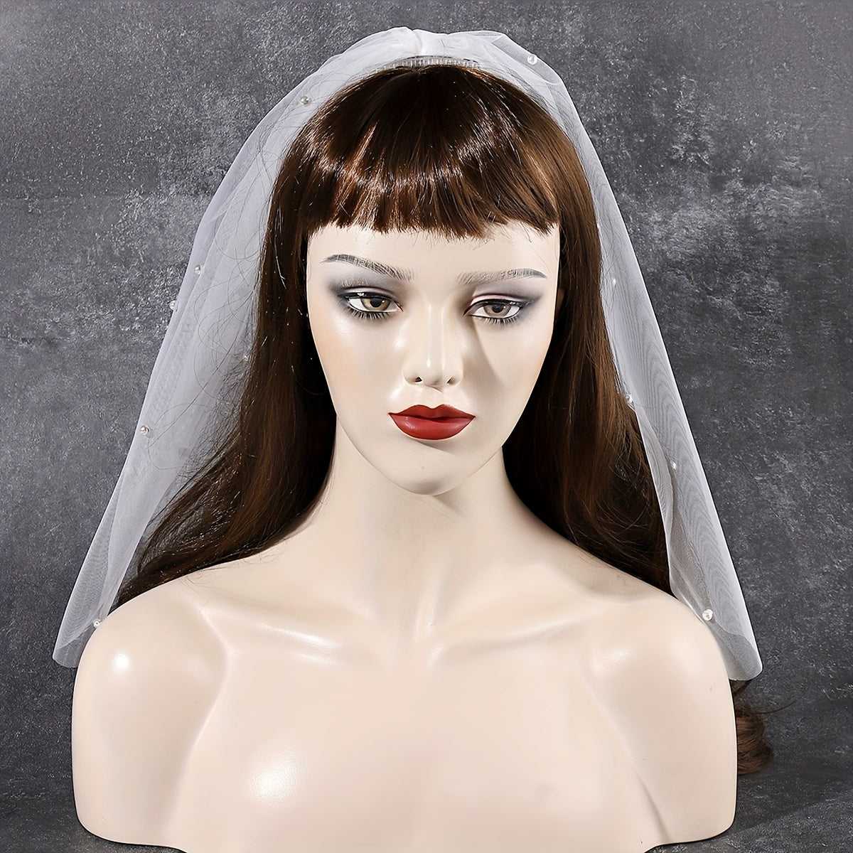 Oq tarmoq to'y bosh qopqog'i, taroq bilan, ikki qavatli, sun'iy marjon detallari bilan