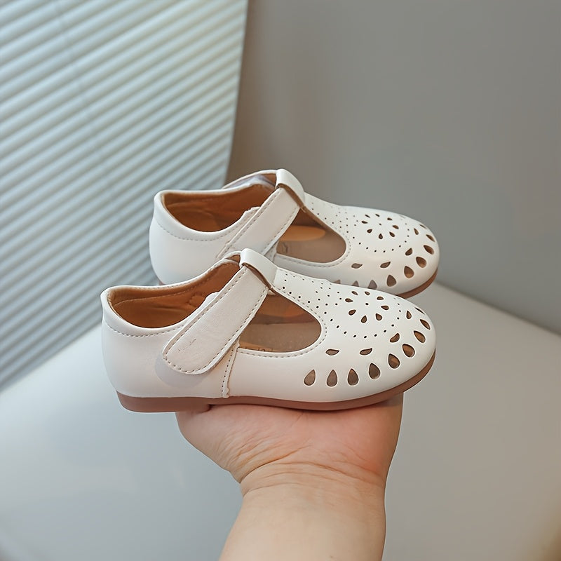 Oq Mary Jane qizlar poyabzallari, partiyalar va norasmiy kiyimlar uchun qopqoq va lenta bilan.