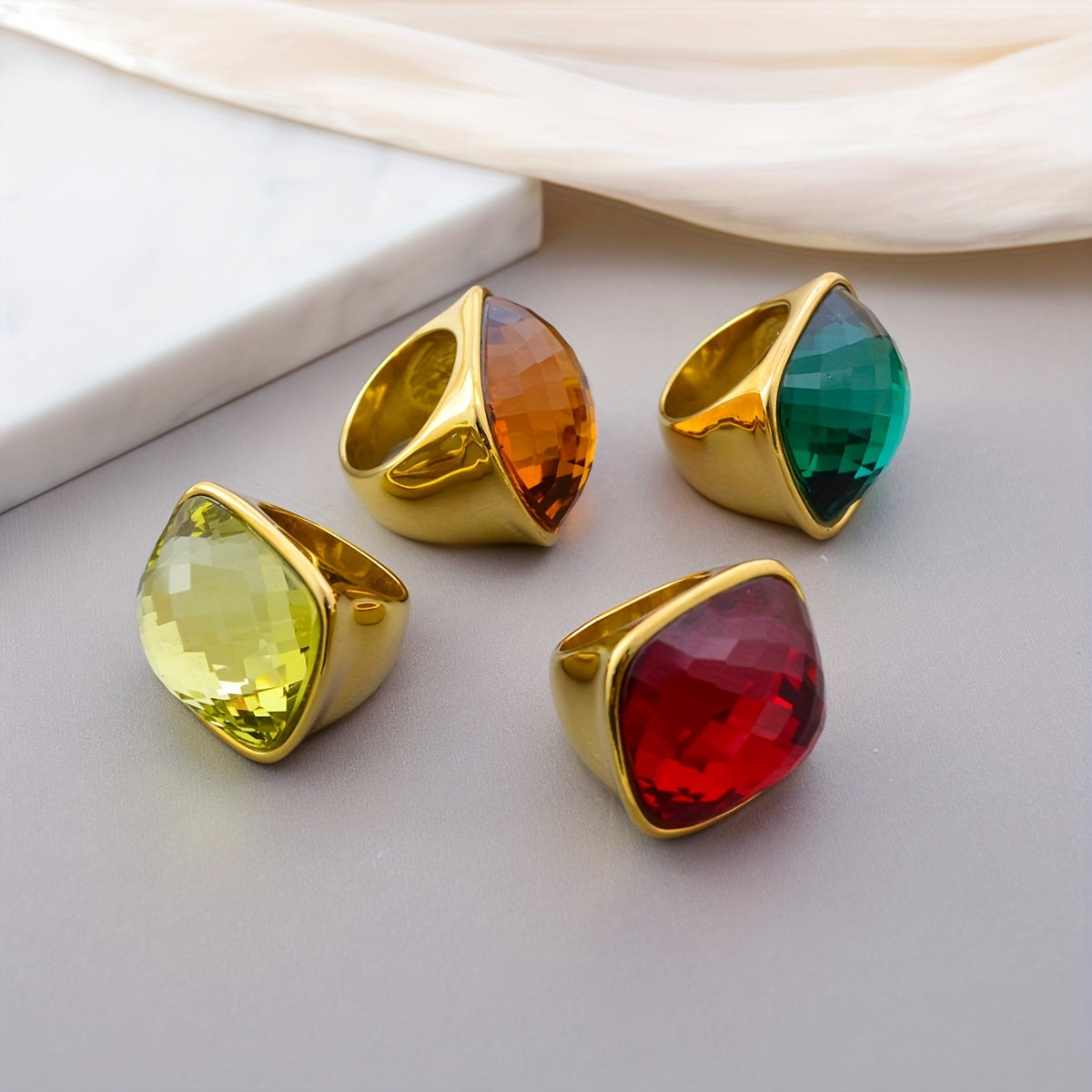 Ayollar uchun hashamatli kvadrat toshli uzuk, 18K qoplangan zirkoniy, zanglamaydigan po'latdan tayyor zargarlik buyumlari