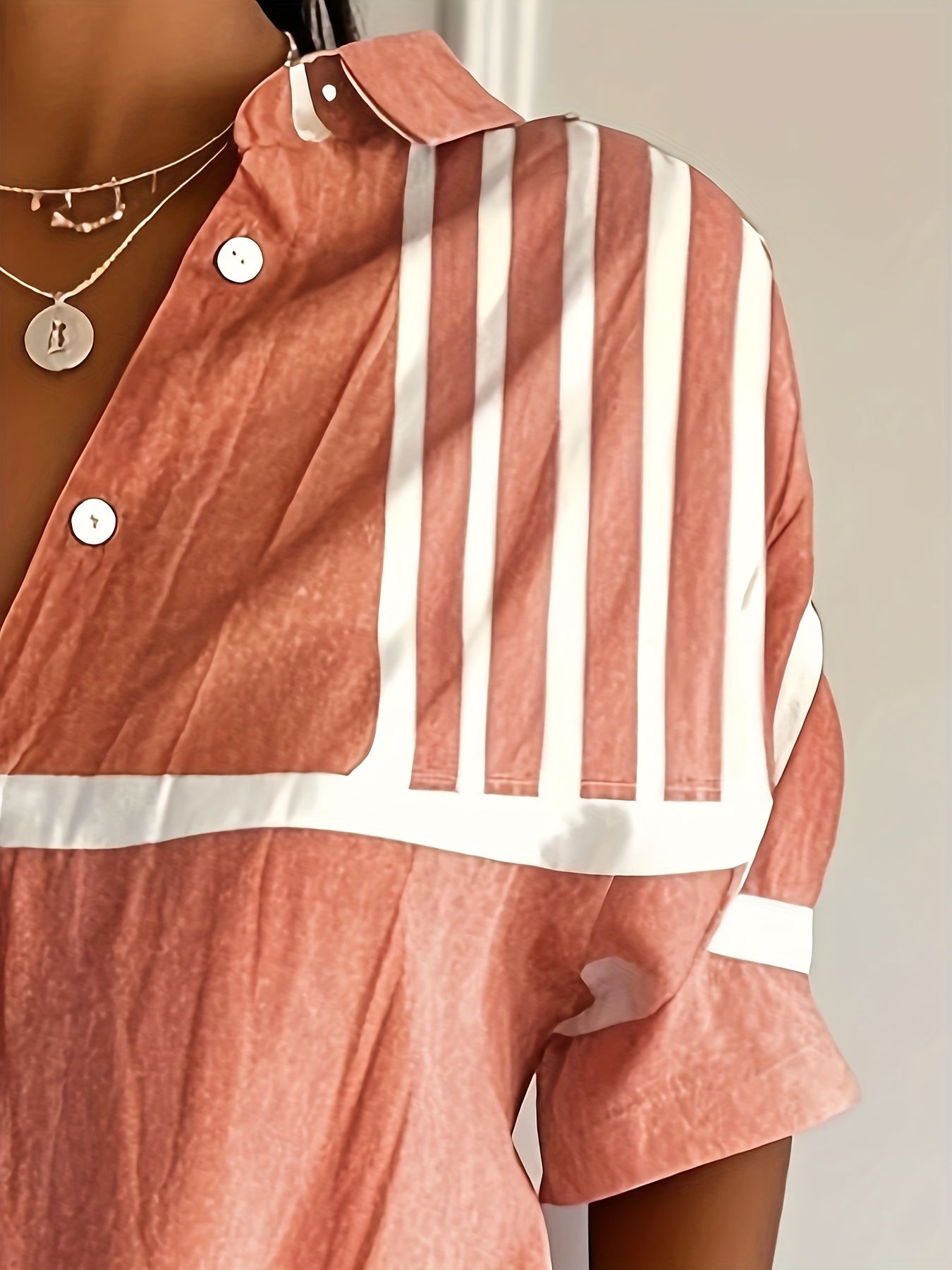 Ayollar uchun keng model qisqa ko'ylak, geometrik rang blokli, yozgi plyaj kiyimi