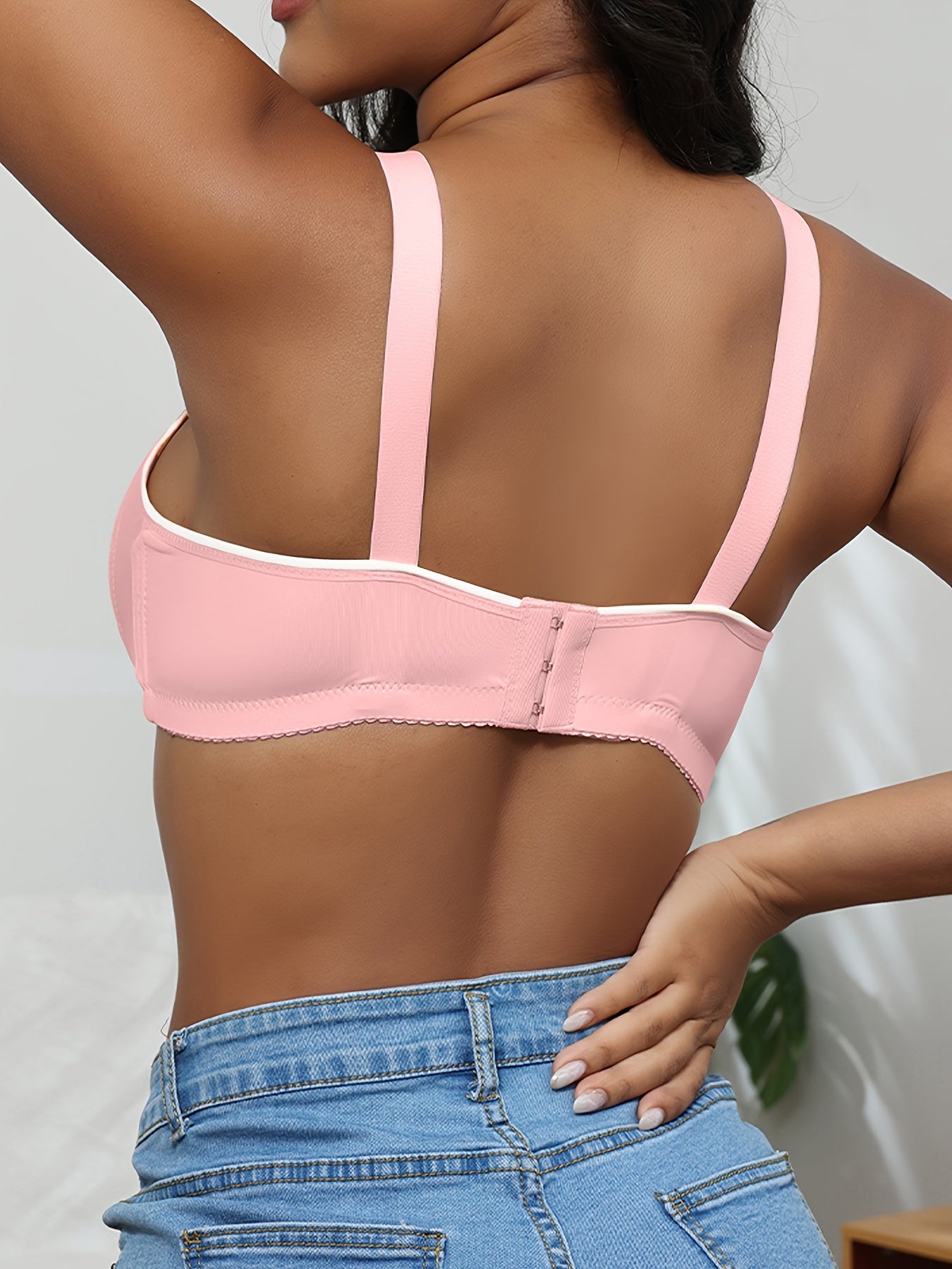 Mature-Style Full-Coverage Wireless Bra with Adjustable Straps and Secure Closure