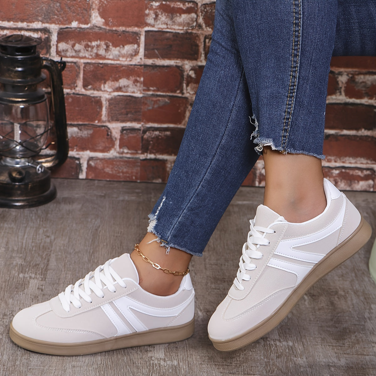 Women's Casual Retro Flat Lace-Up Sneakers Microfiber Low Top All-Season