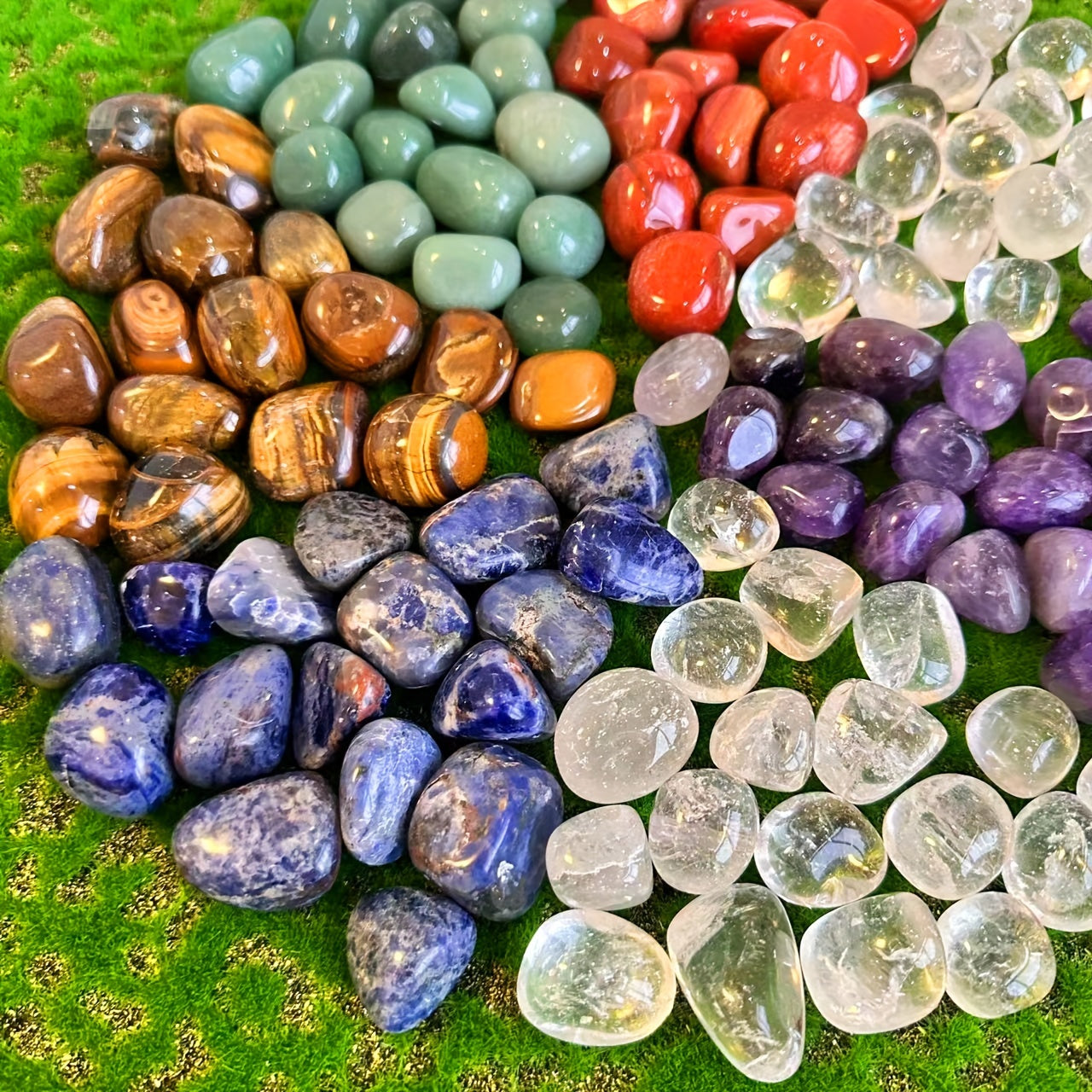 Натуральные аметист и красный яшмовые камни-отшлифовки 100 г кристаллов