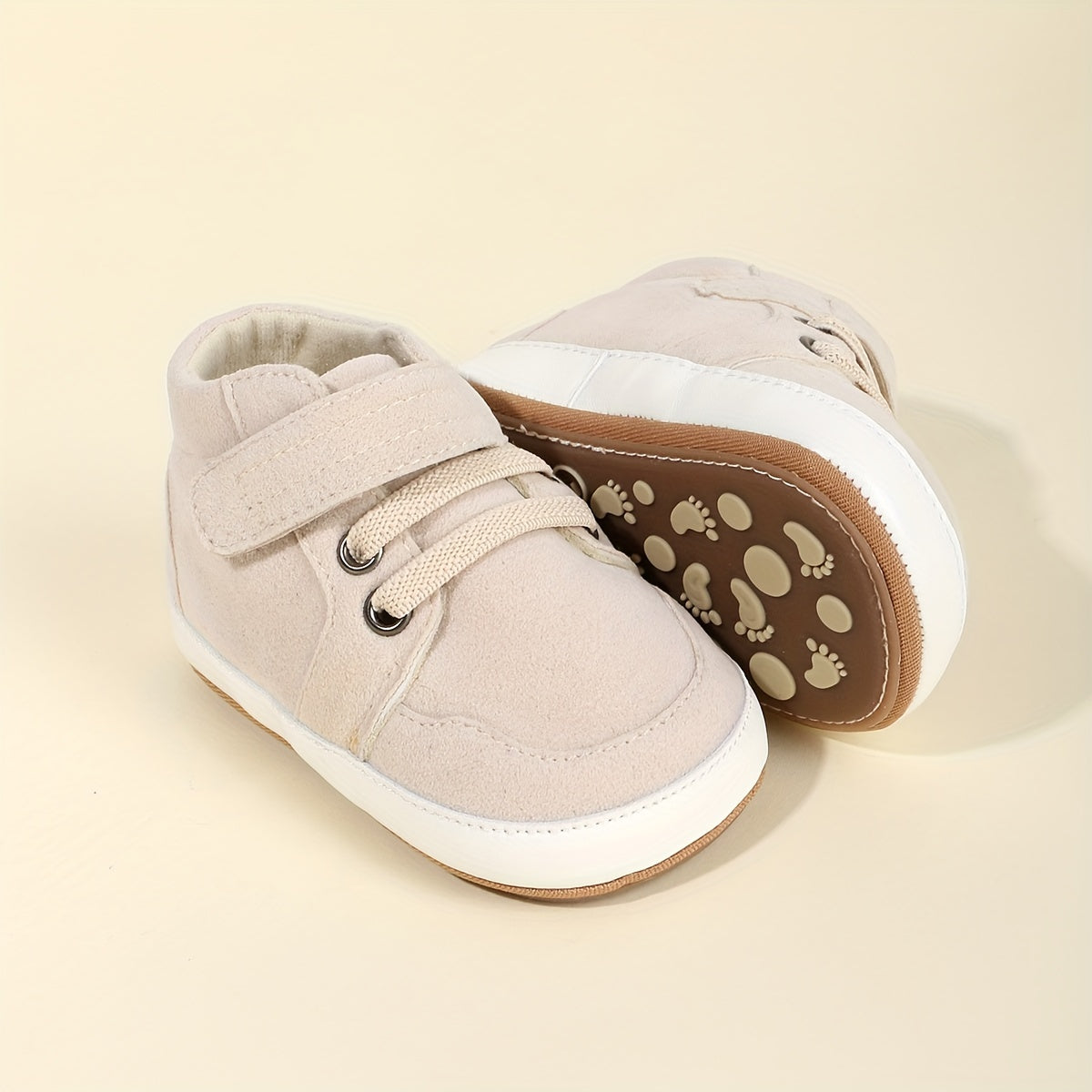 Kichkina bolalar uchun yuqori chanoq sport poyabzali, sirpanmaydigan rezina taglik, qulflash uchun lentalar, bir xil rang, bahor va kuz uchun