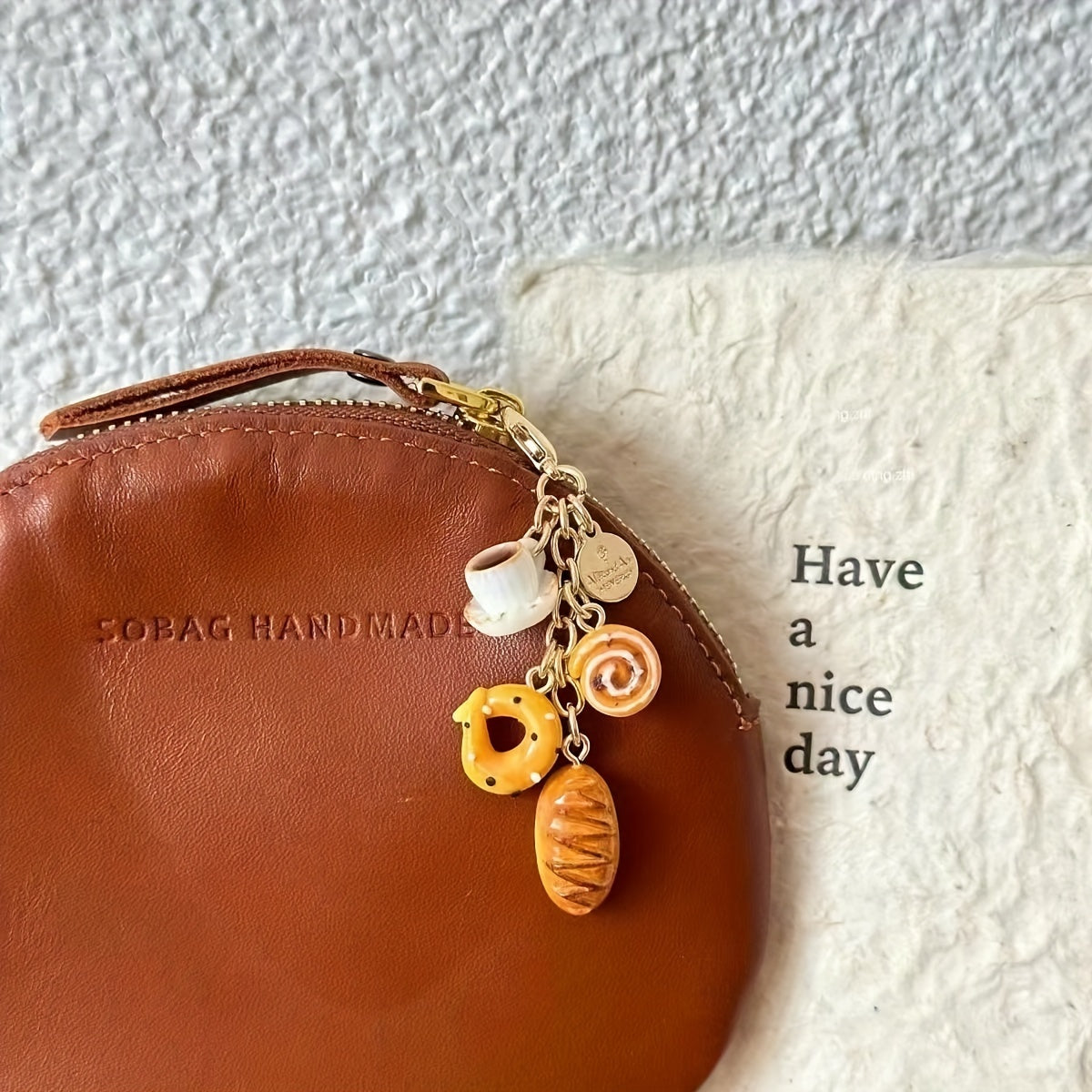 Llavero de croissant de dibujos animados, monedero de resina, adorno para mujer y niña, regalo de Navidad