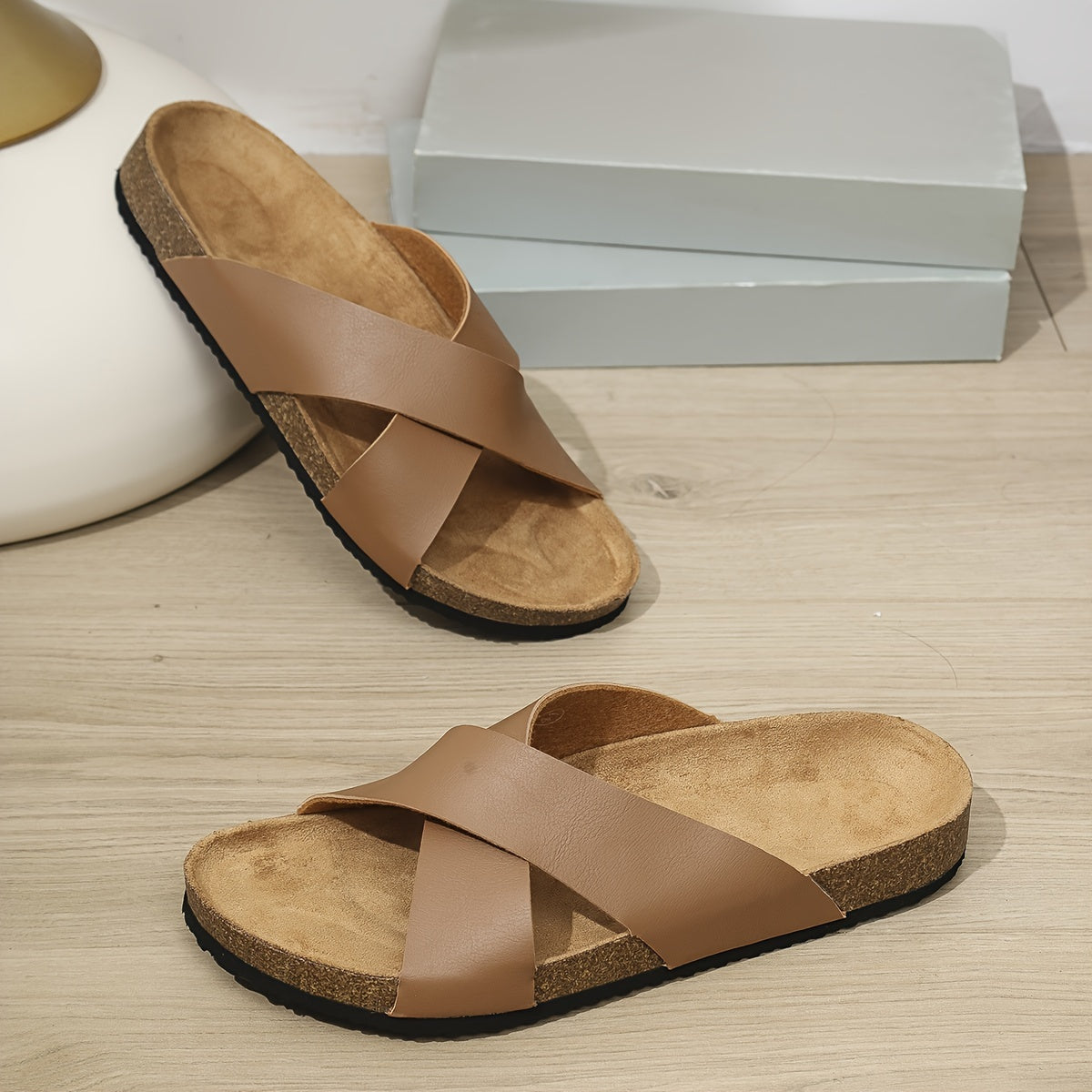 Erkaklar uchun ichki va tashqi foydalanish uchun zamonaviy ochiq barmoqli uy poyabzallari.