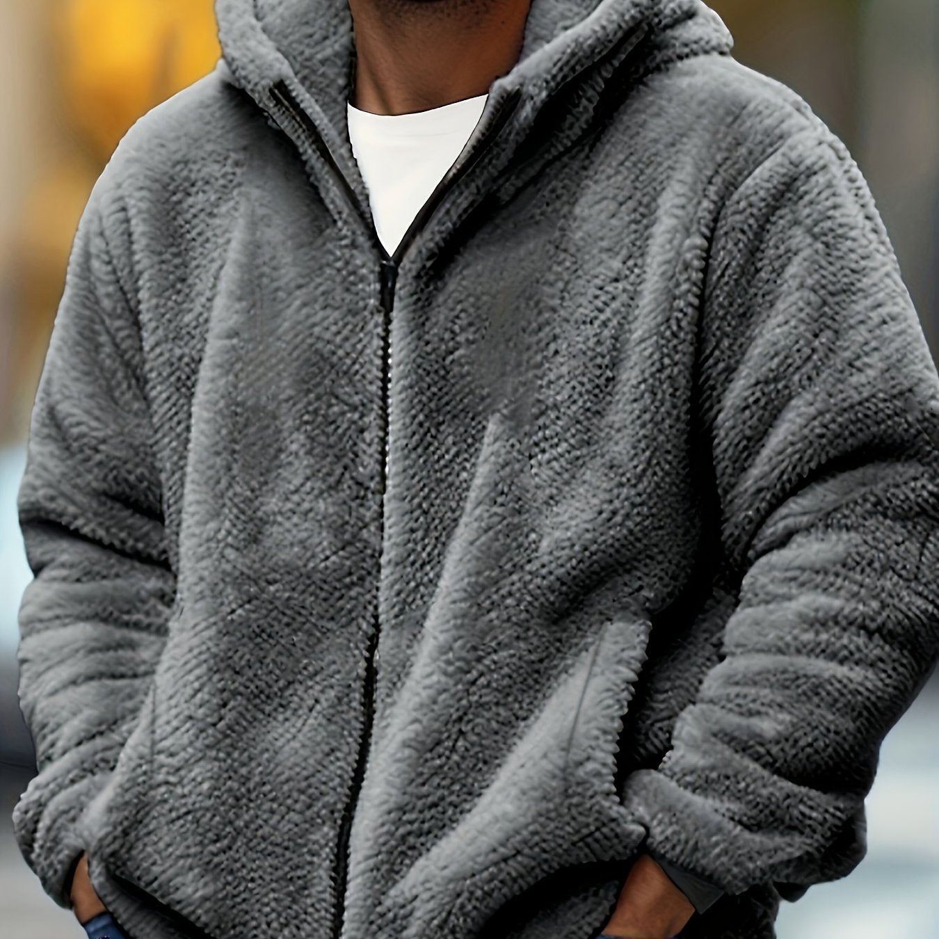 Erkaklar uchun kapüşonli jaket, ichki qismi fleece bilan qoplangan, qish va kuzda ochiq havoda kiyish uchun mos. Sovg'a sifatida ajoyib.