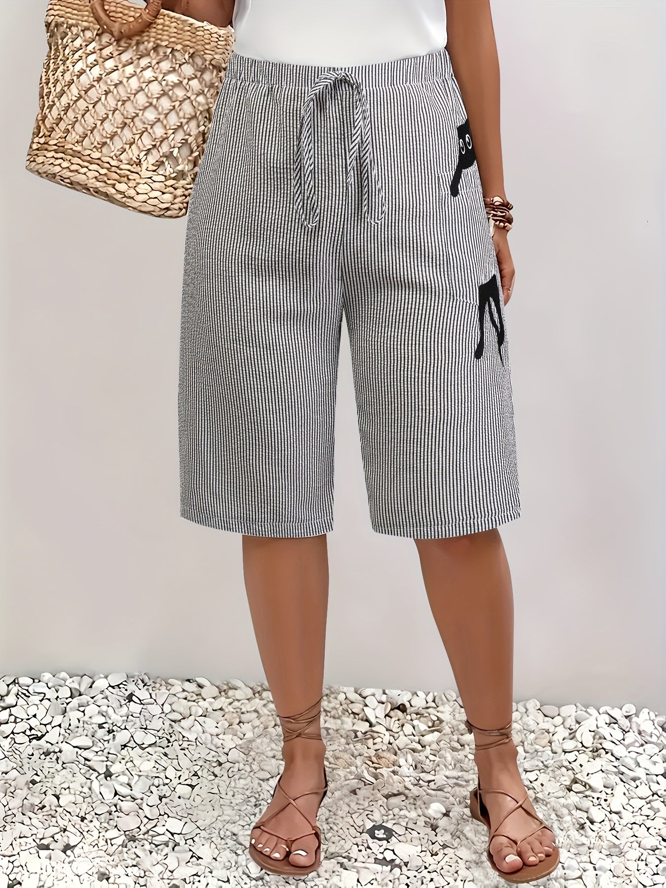 Брюки для женщин больших размеров с вышитым котом и полосками, длиной до середины бедра, серые, с ребристой тканью и шнурком, летний отпуск