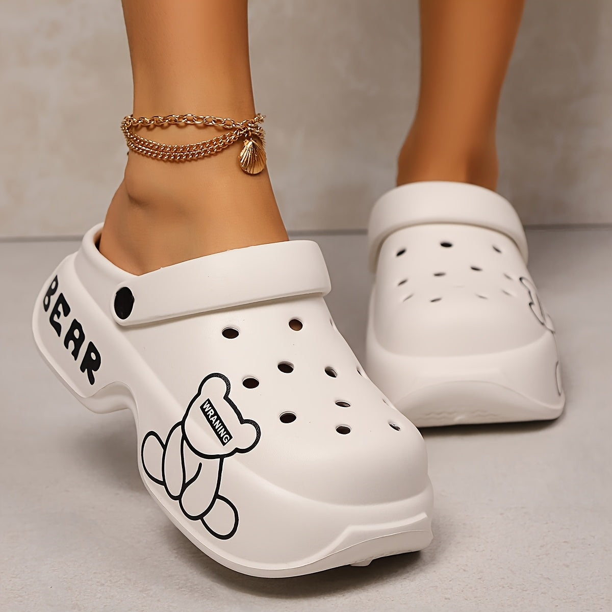 Women's Cartoon Bear EVA Clogs Comfortable Lightweight Non-Slip Beach Sandals