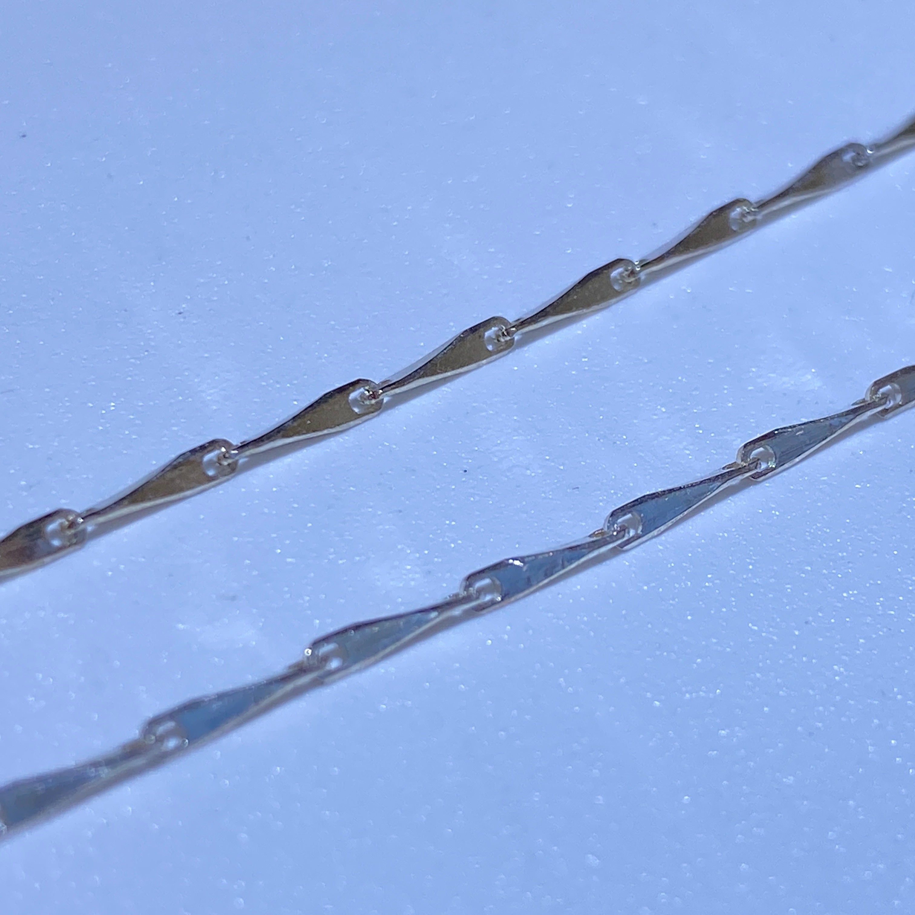 Стильное и притягательное серебристое ожерелье для женщин - идеально подходит для любого случая, вечное модное заявление.