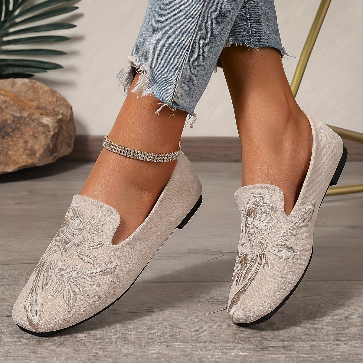 Women's Floral Embroidered Flannel Loafers All-Season Slip-On Flats