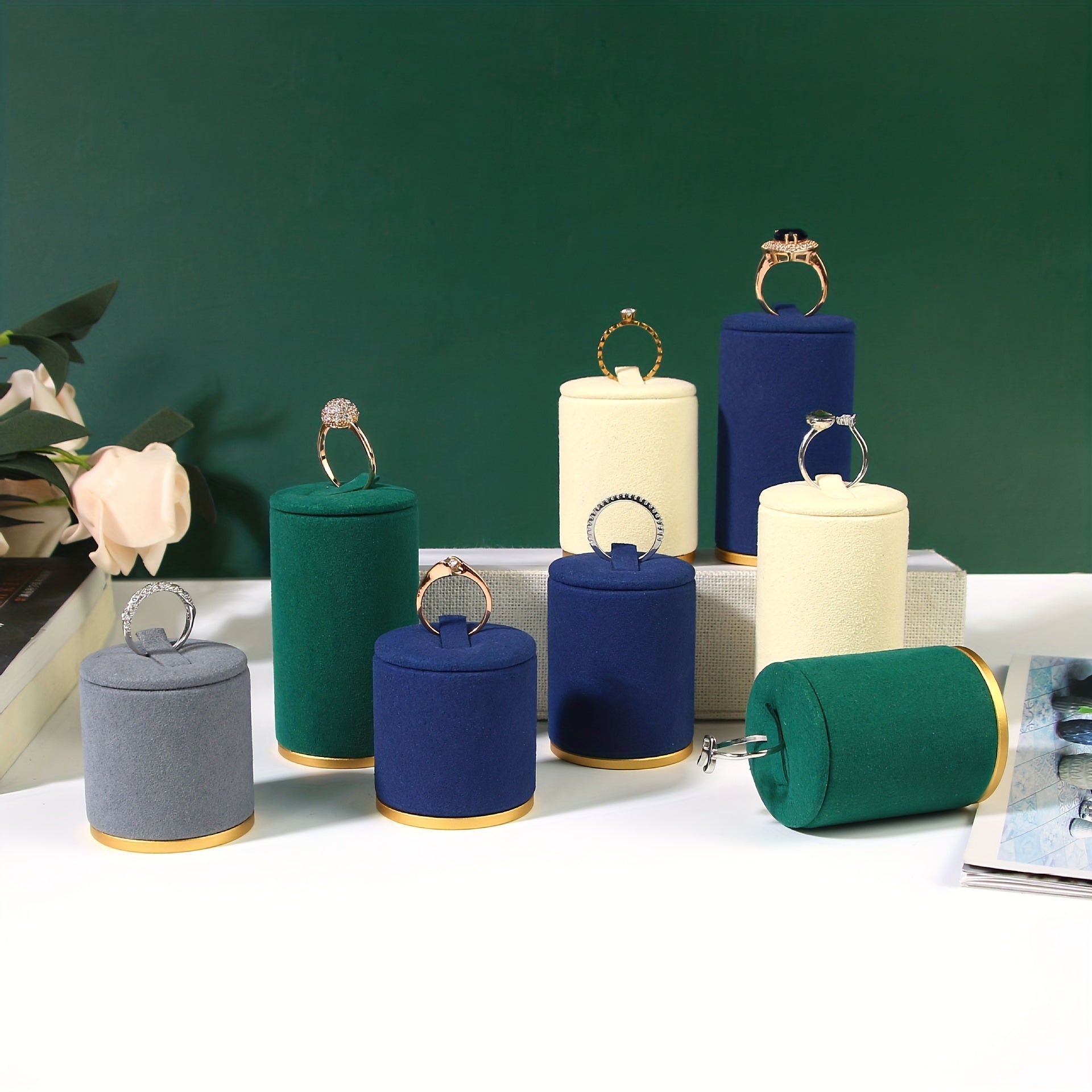 Металлическая подставка для украшений с мягким многоцветным органайзером для колец для демонстрации и хранения