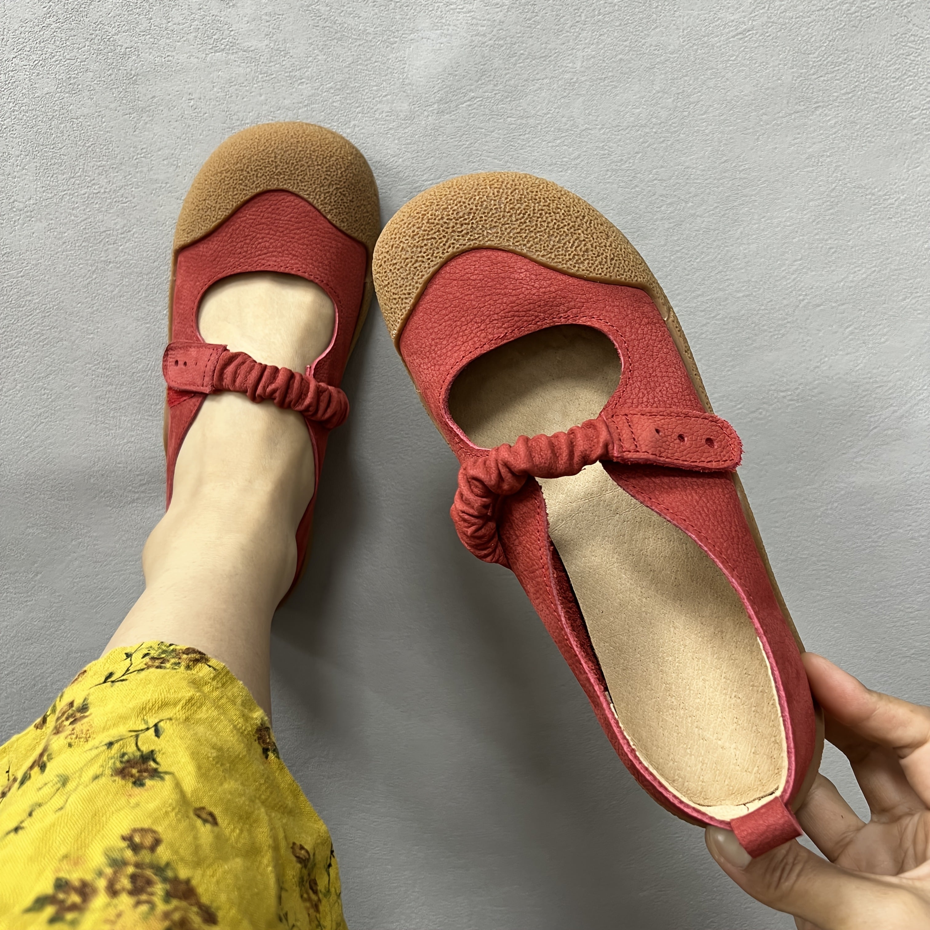 Women's Leather Flat Shoes Soft Sole Beige Slip-On Casual Travel